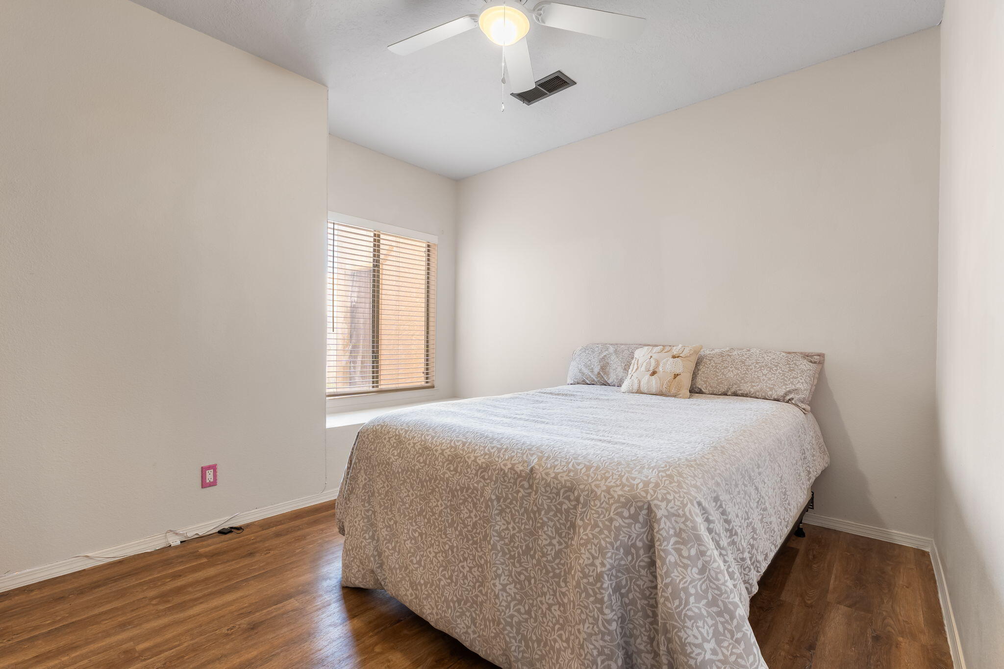 Photo 18 — 7323 Niquel Place NW