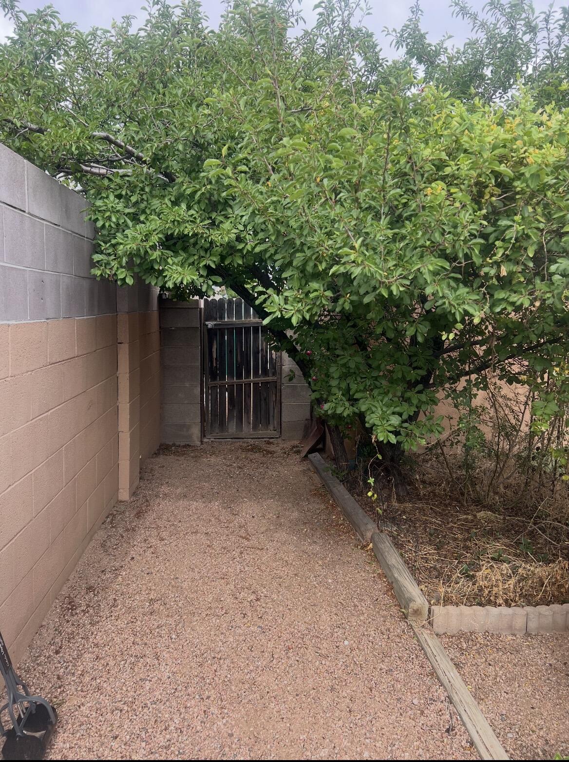 Photo 5 — 763 Western Hills Drive SE