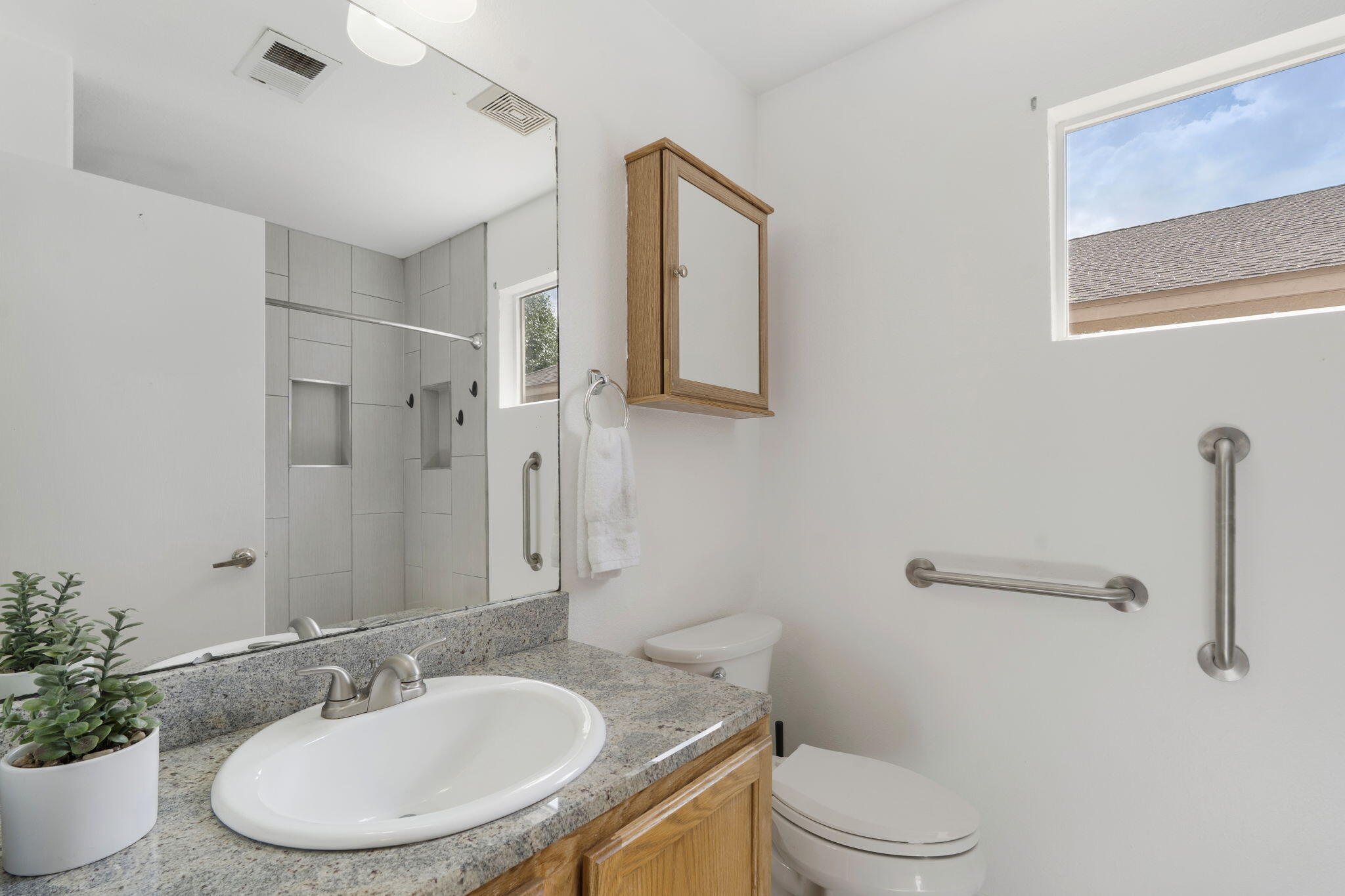 Photo 18 — 1016 High Plains Road NE