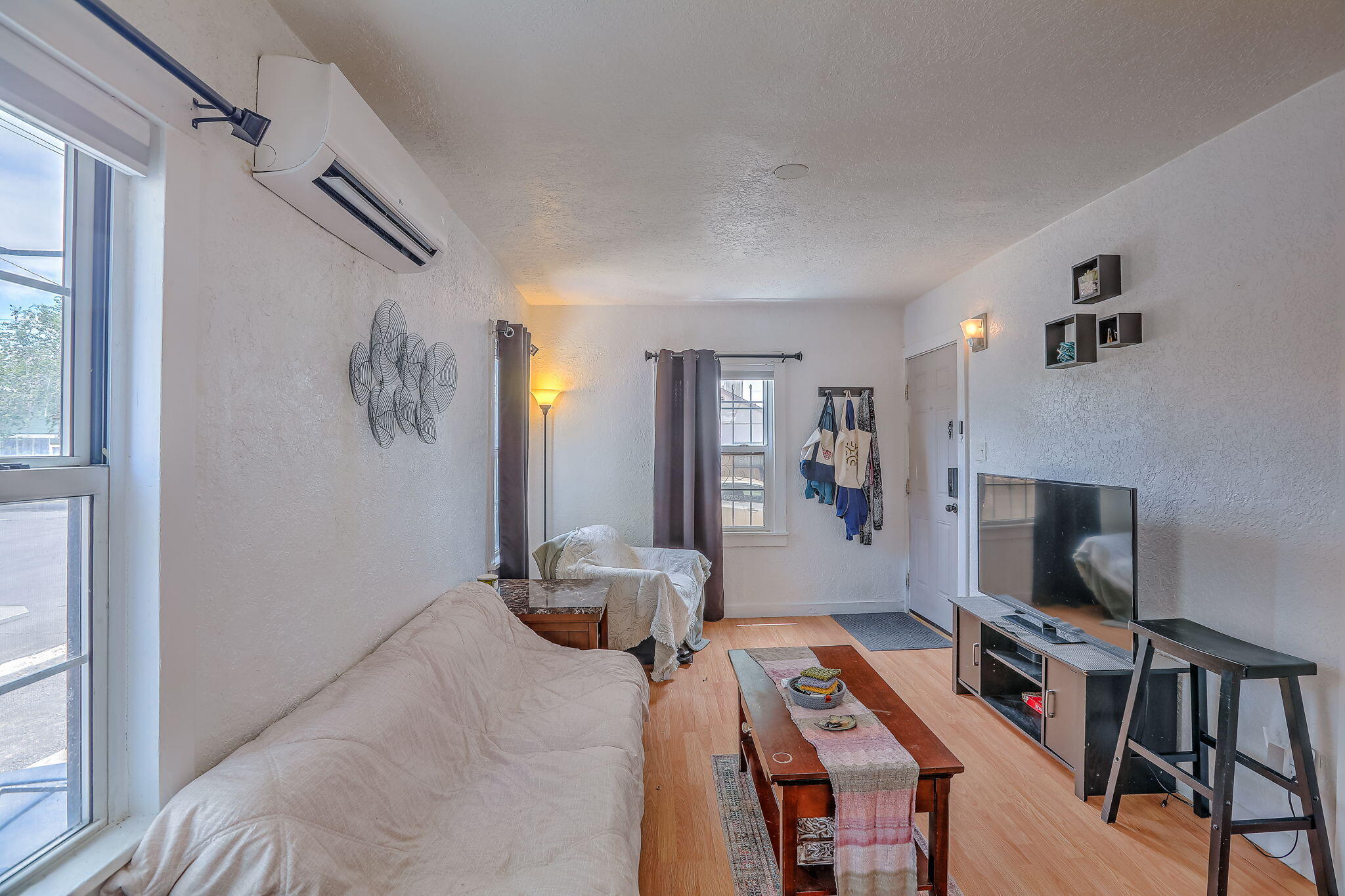 Photo 20 — 905 Coal Avenue SW