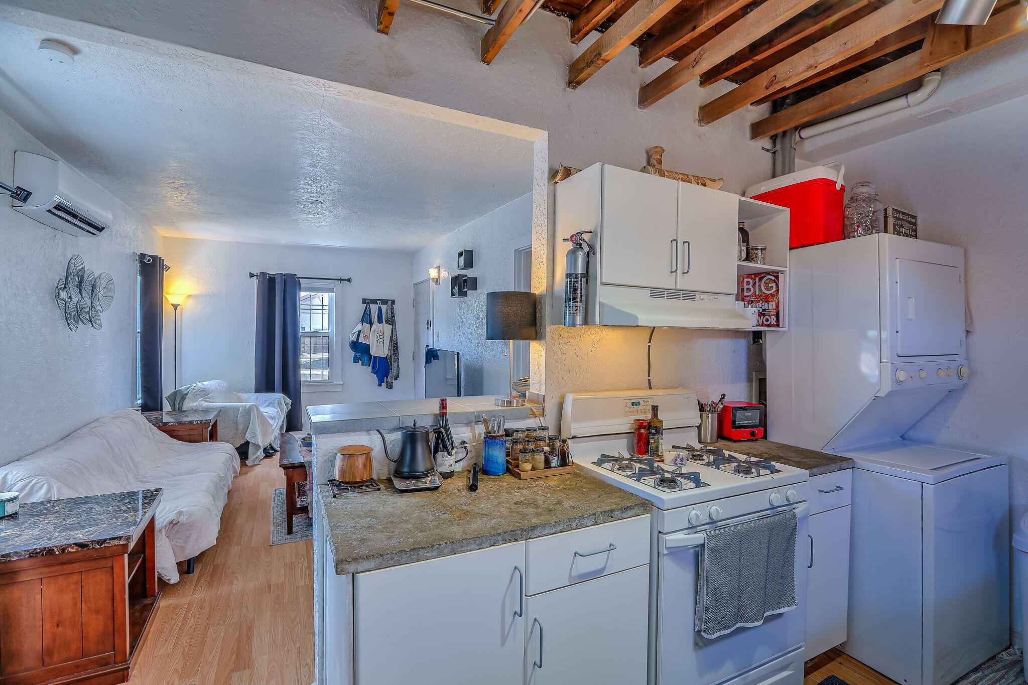Photo 18 — 905 Coal Avenue SW