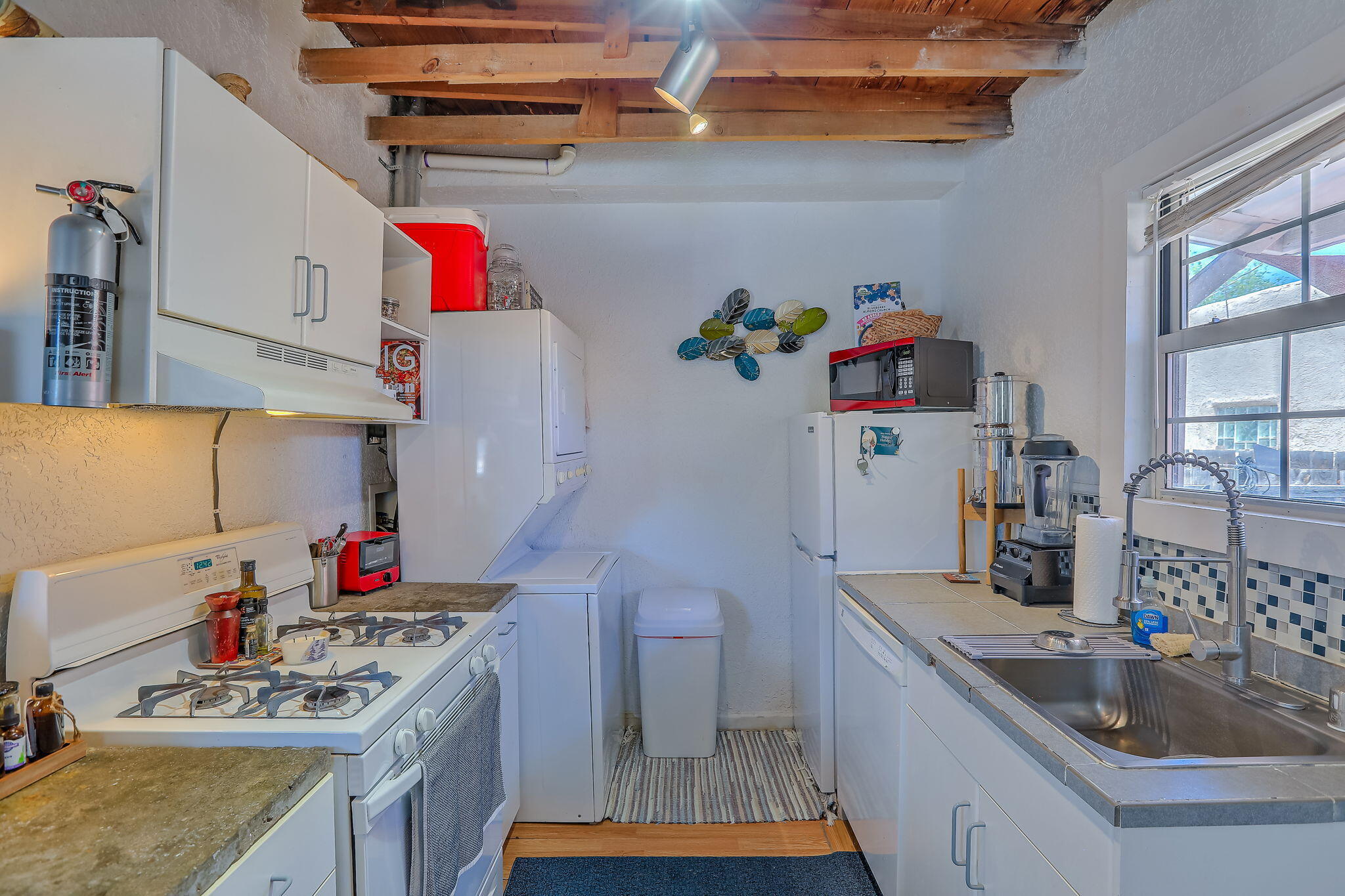 Photo 17 — 905 Coal Avenue SW