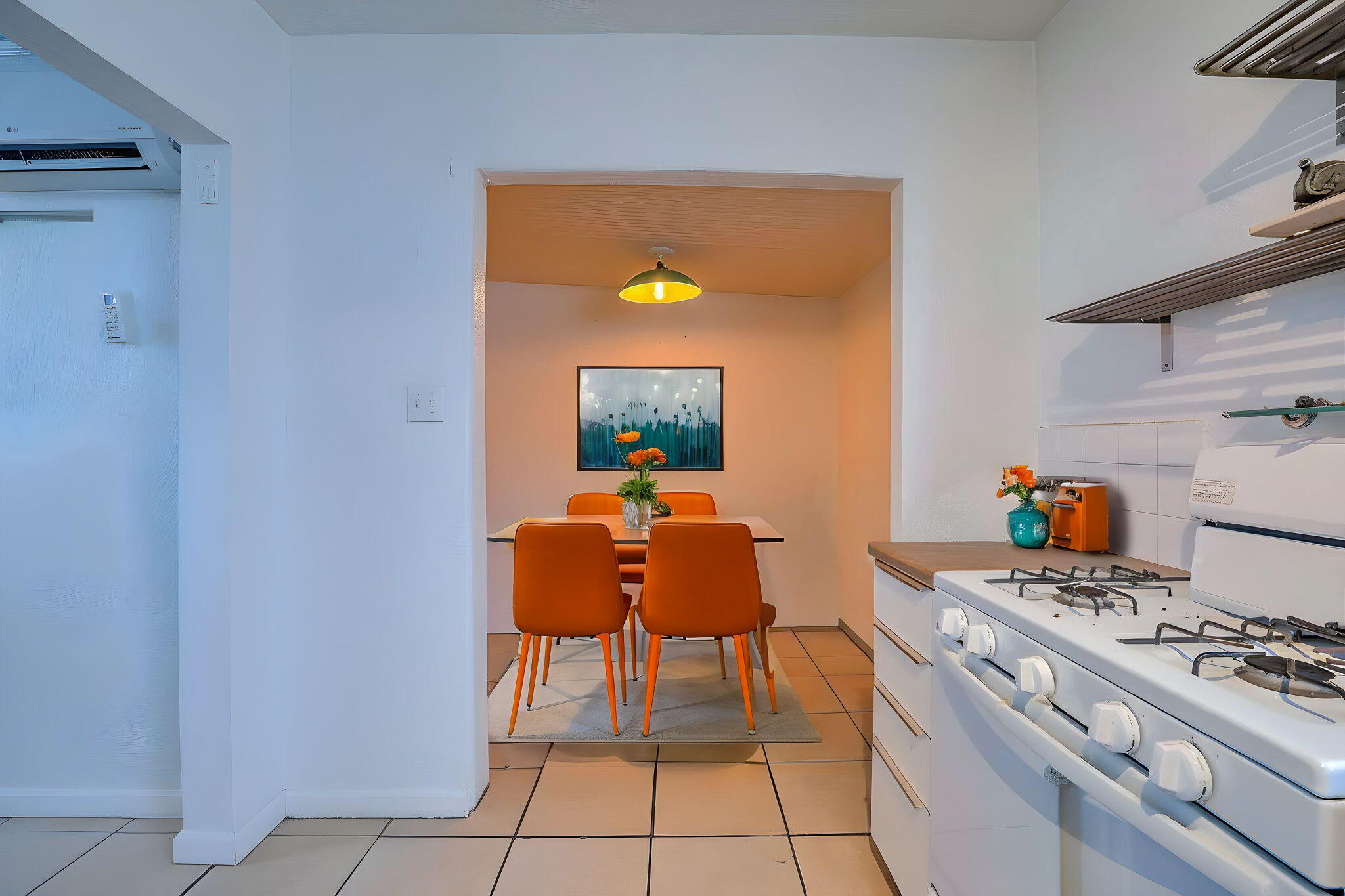 Photo 15 — 905 Coal Avenue SW