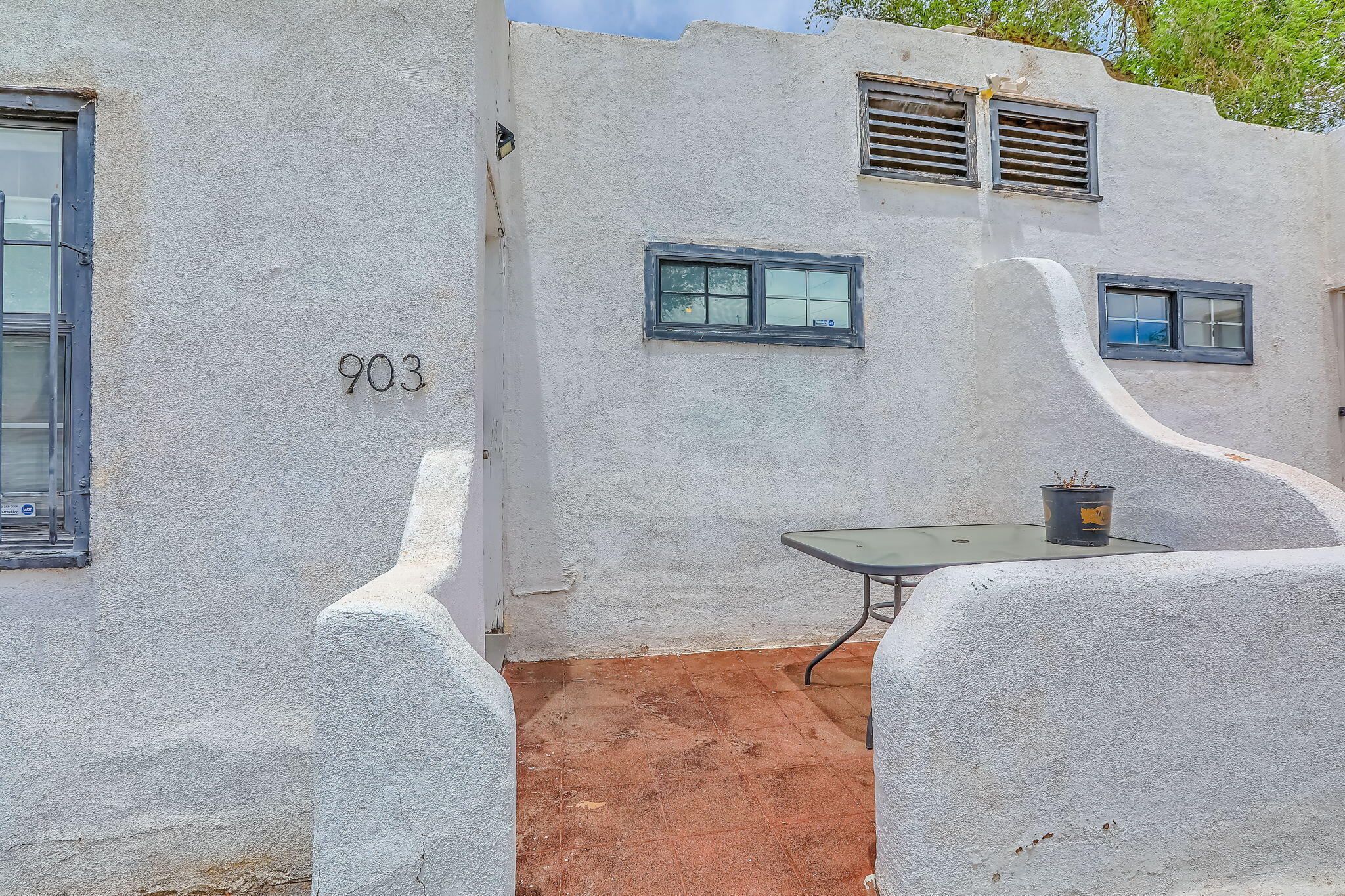 Photo 11 — 905 Coal Avenue SW