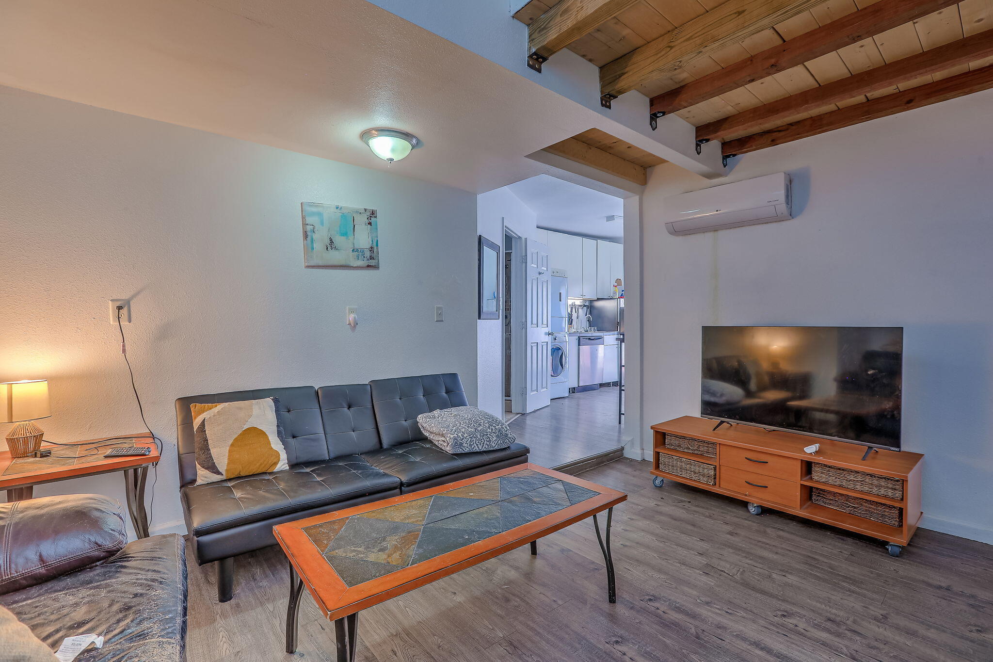 Photo 10 — 905 Coal Avenue SW