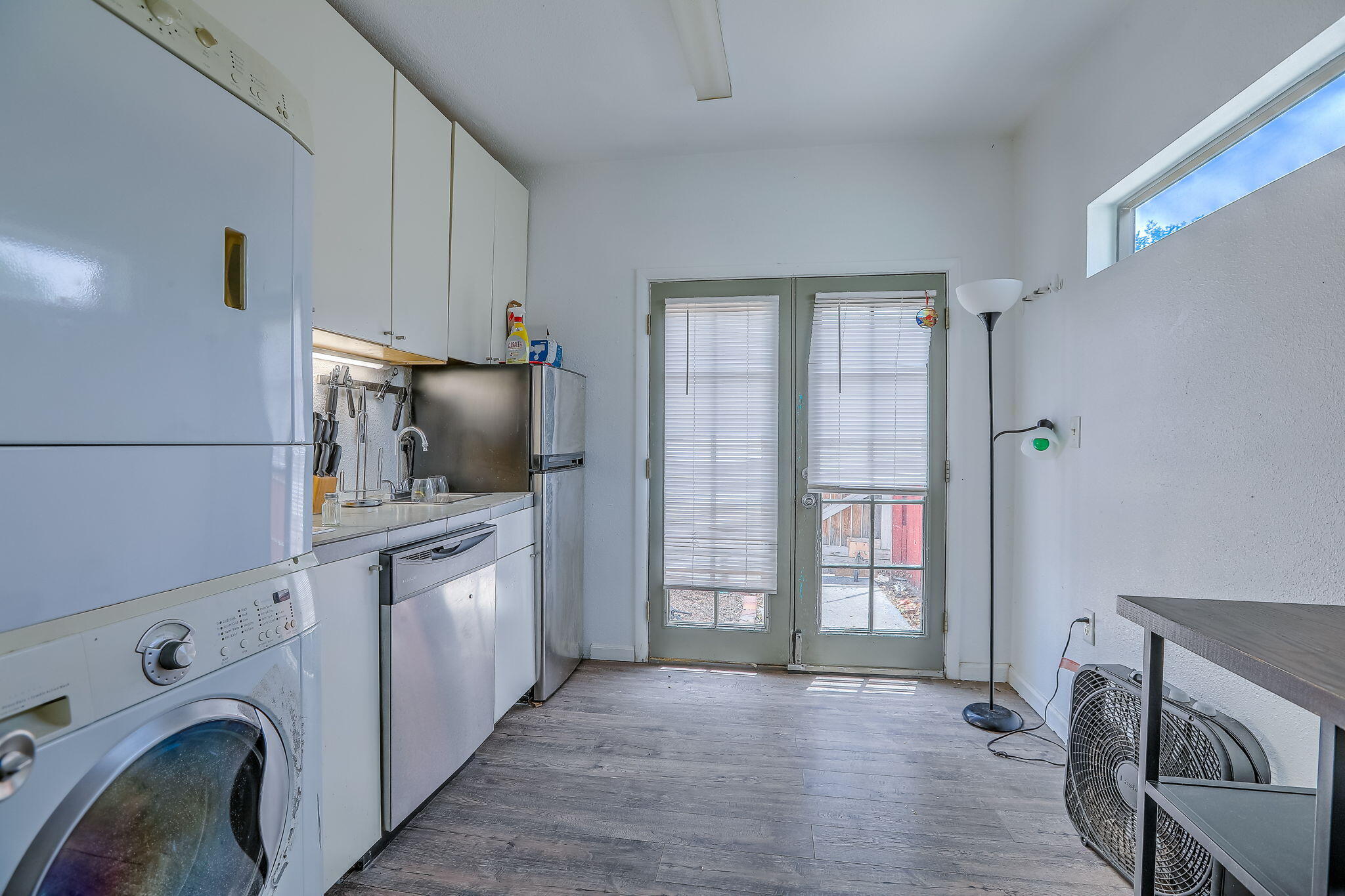 Photo 8 — 905 Coal Avenue SW