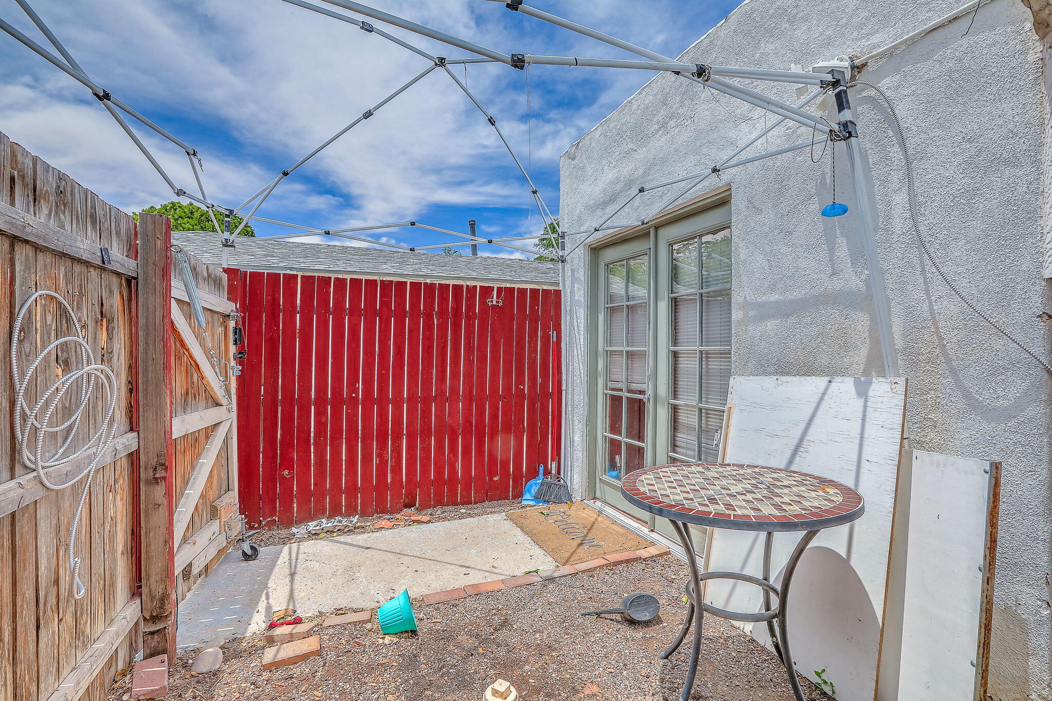Photo 7 — 905 Coal Avenue SW