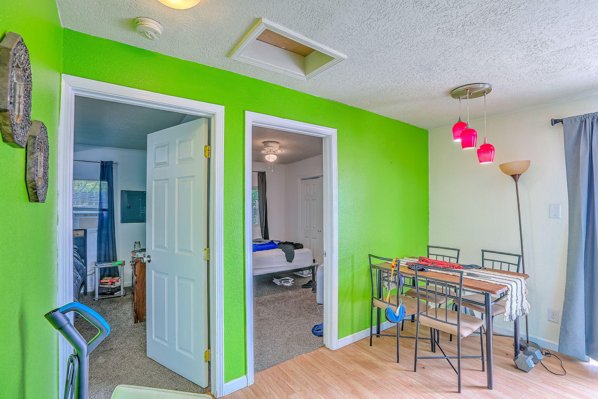 Photo 3 — 905 Coal Avenue SW