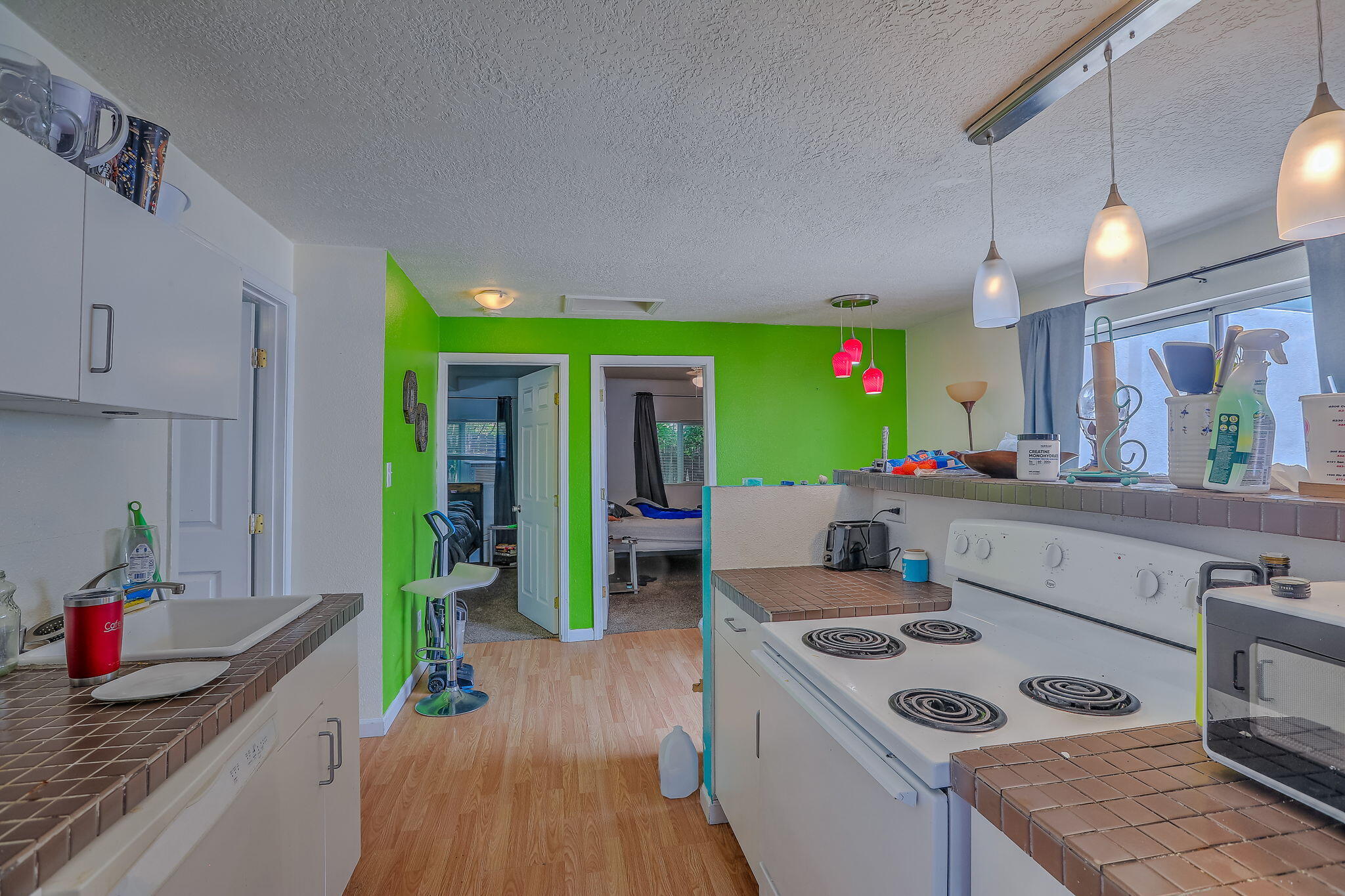 Photo 2 — 905 Coal Avenue SW