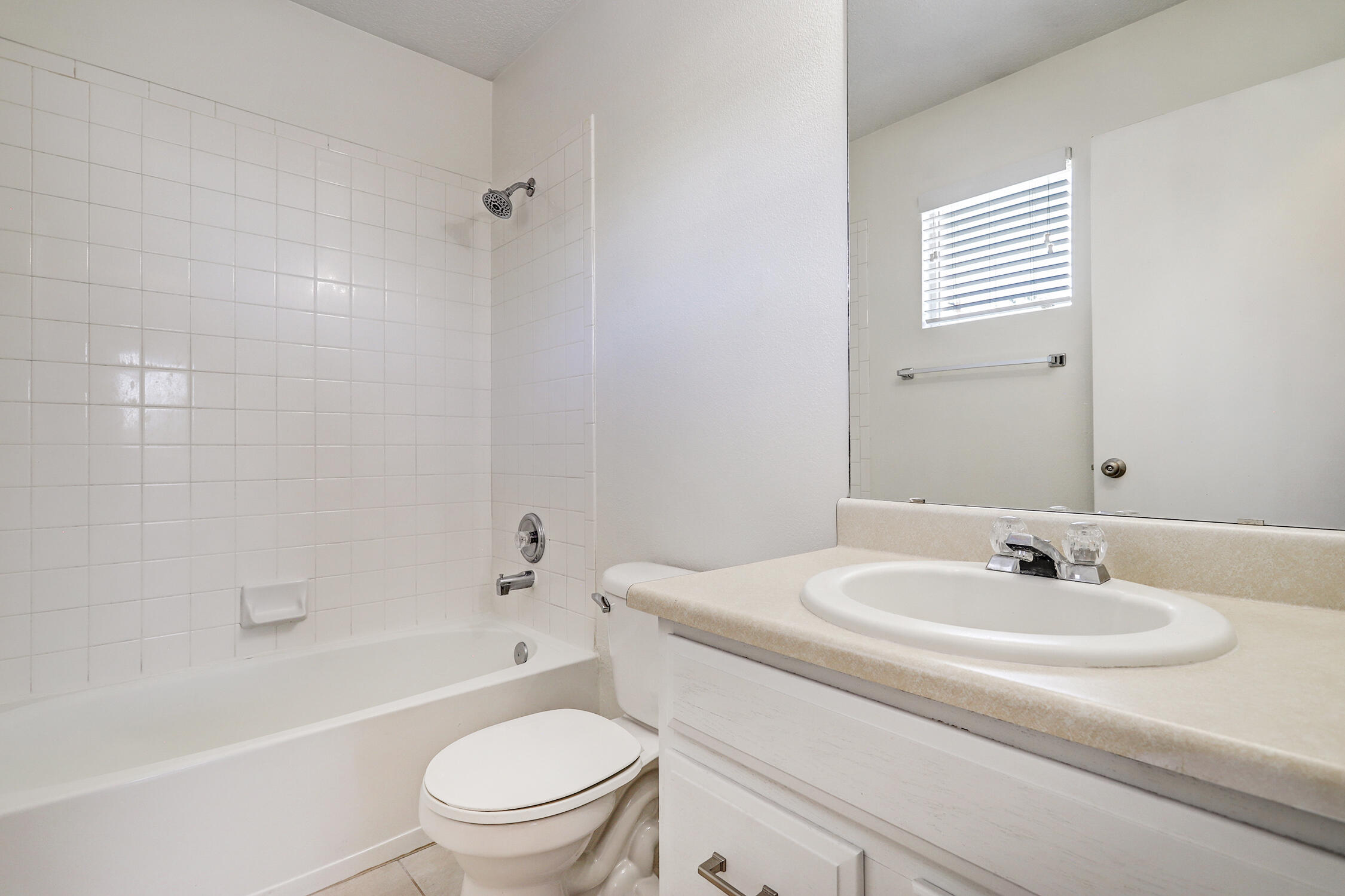 Photo 13 — 7817 Louisiana Boulevard NE UNIT 1801