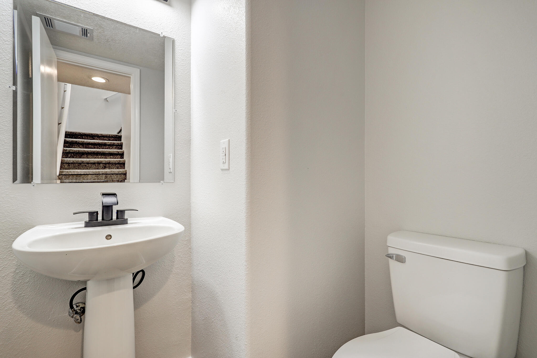 Photo 15 — 7817 Louisiana Boulevard NE UNIT 103
