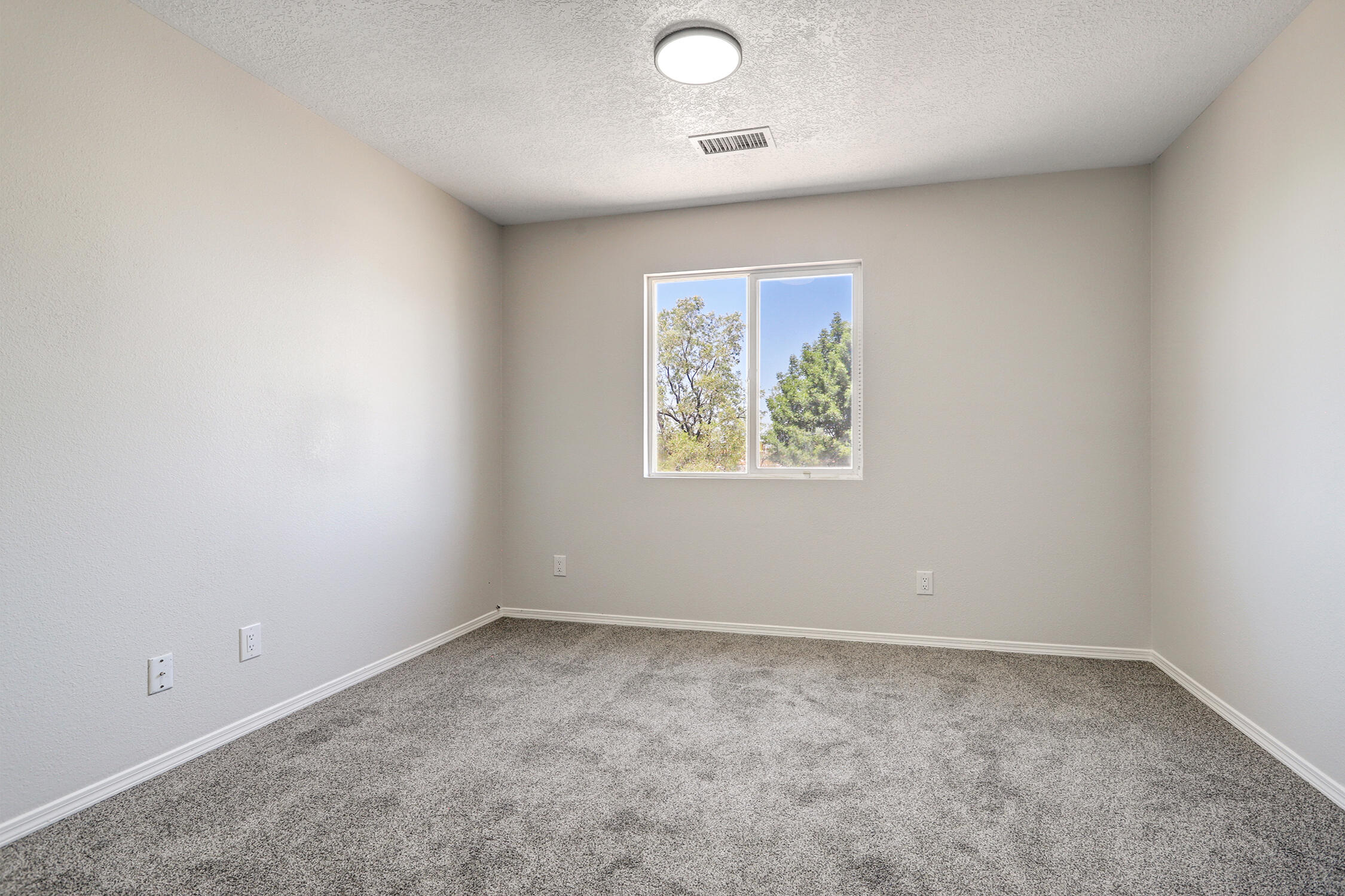 Photo 14 — 7817 Louisiana Boulevard NE UNIT 103