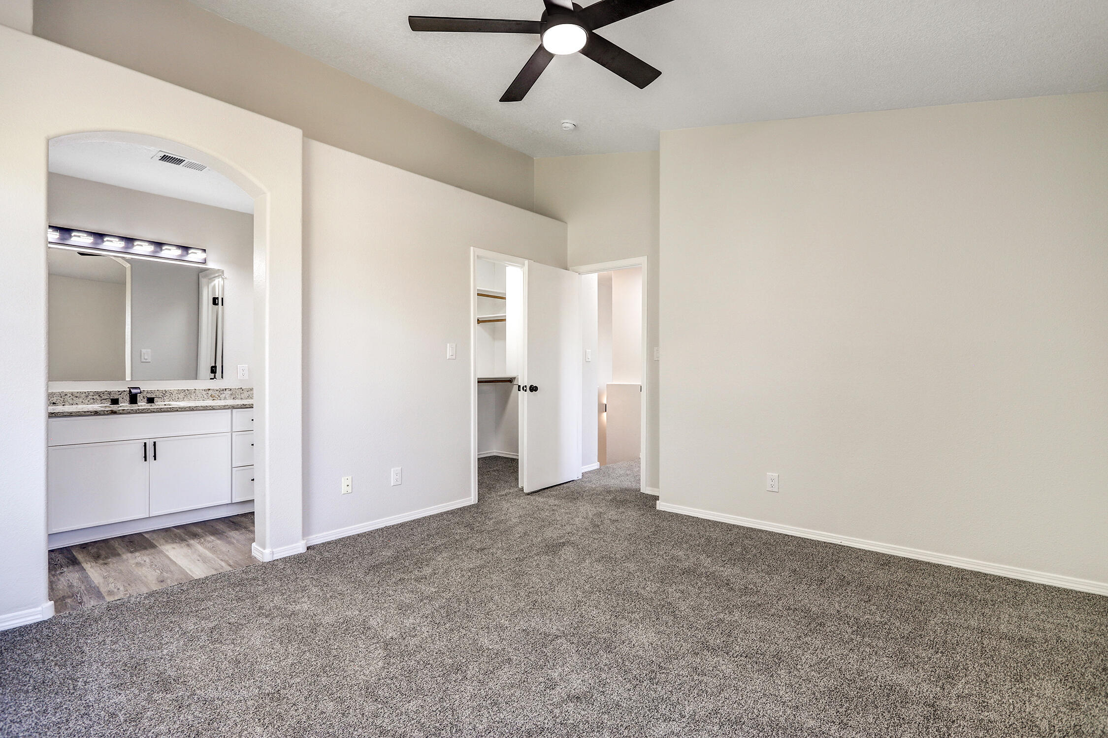 Photo 7 — 7817 Louisiana Boulevard NE UNIT 103