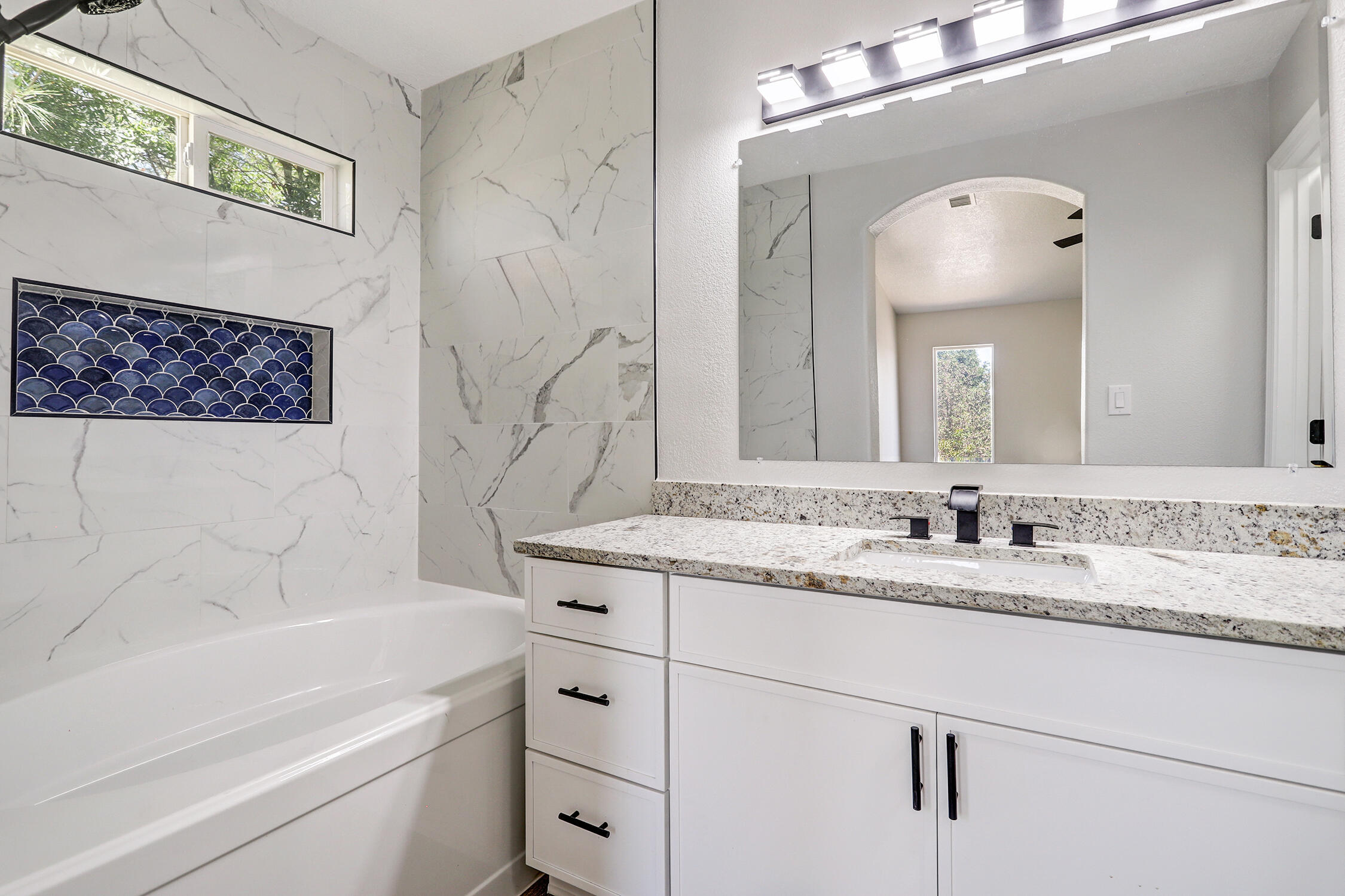 Photo 6 — 7817 Louisiana Boulevard NE UNIT 103