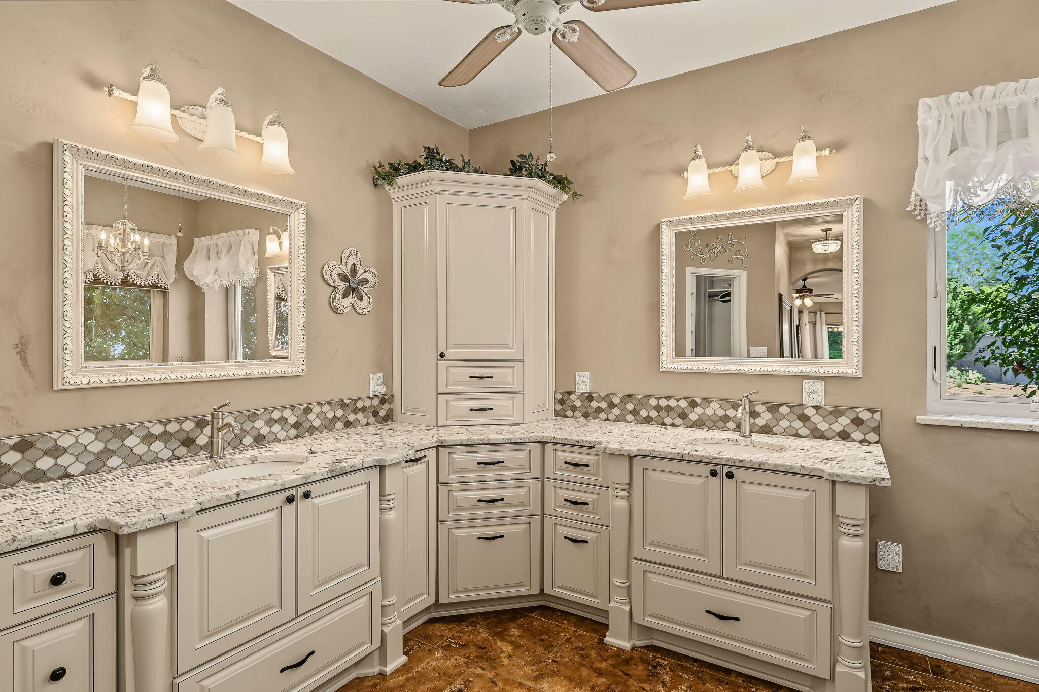 Photo 16 — 10901 Pasquale Drive NW
