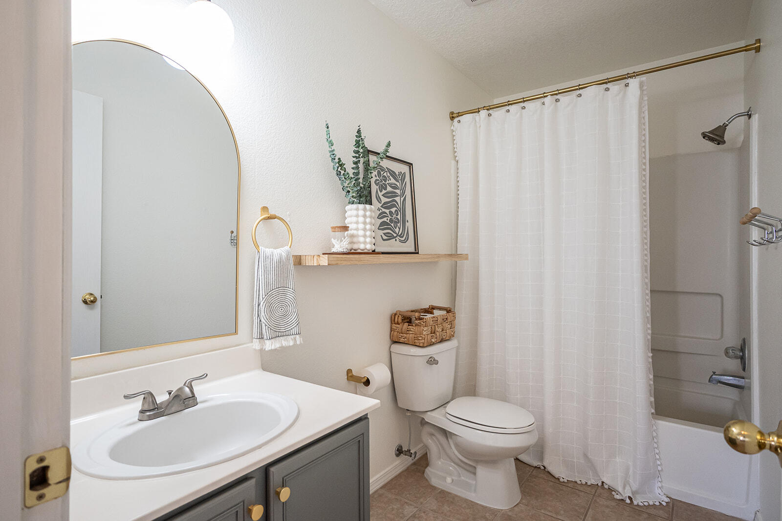 Photo 8 — 6548 Grants Drive NE