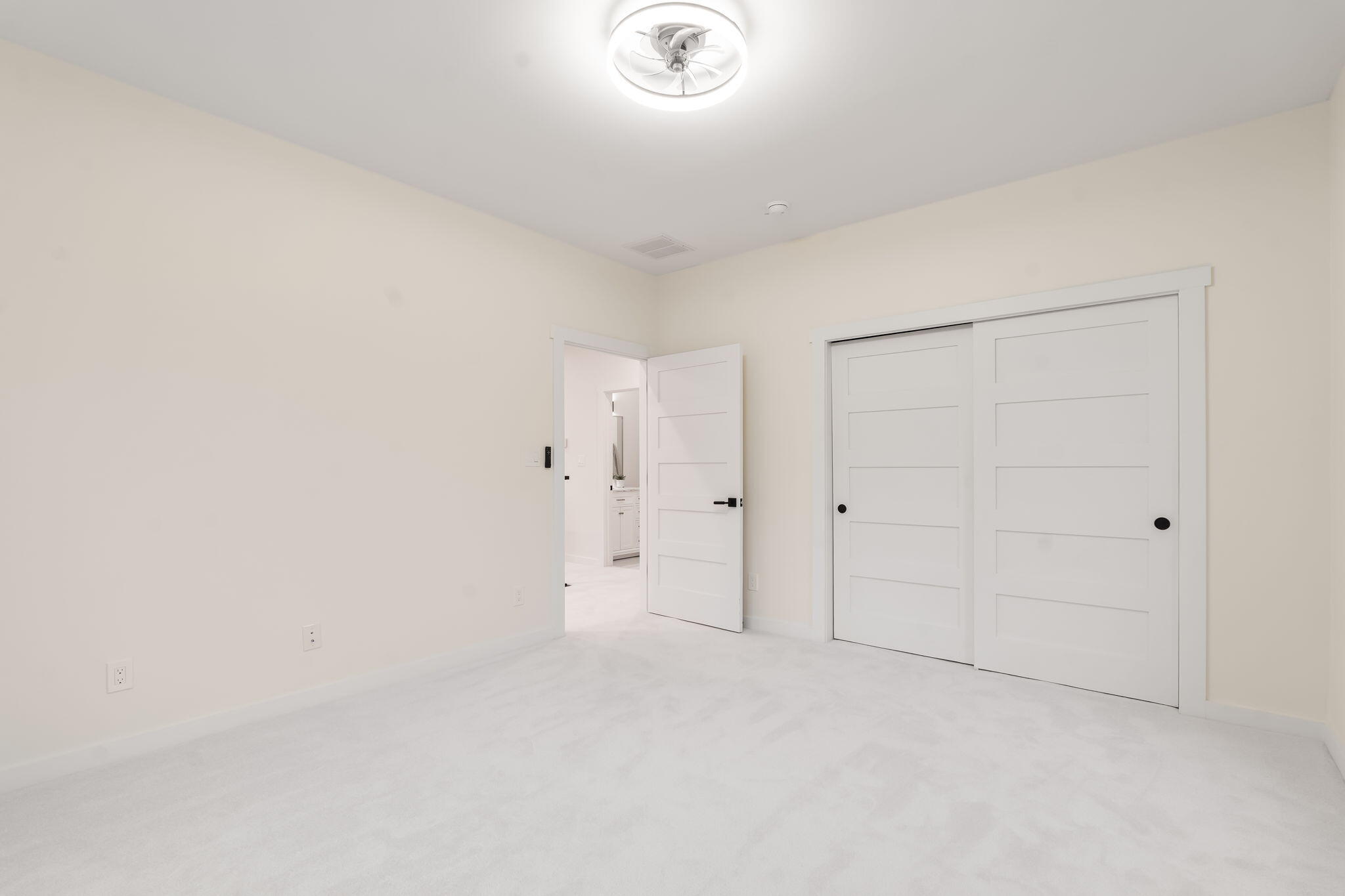 Photo 5 — 1136 Turner Drive NE