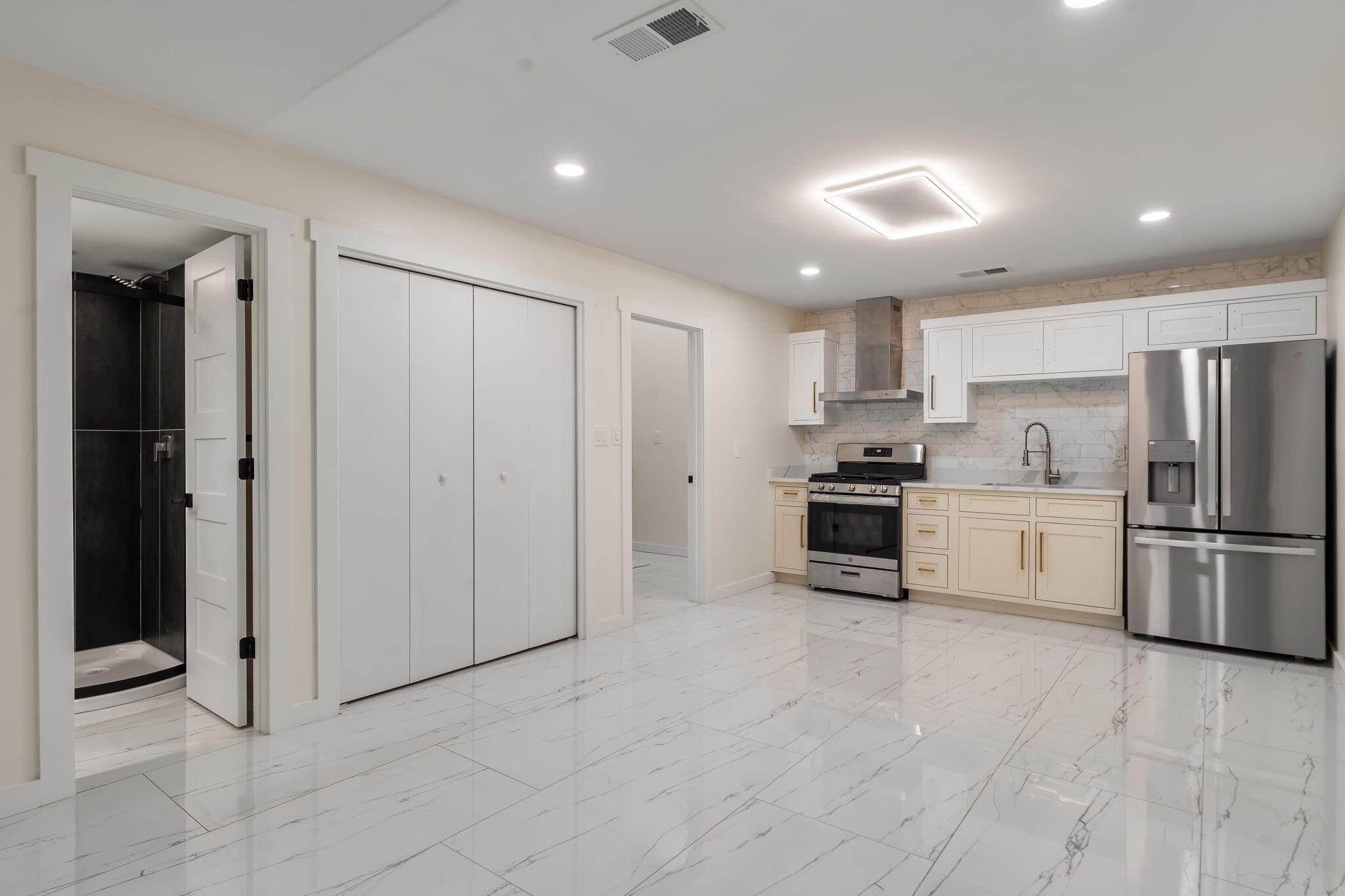 Photo 6 — 1136 Turner Drive NE