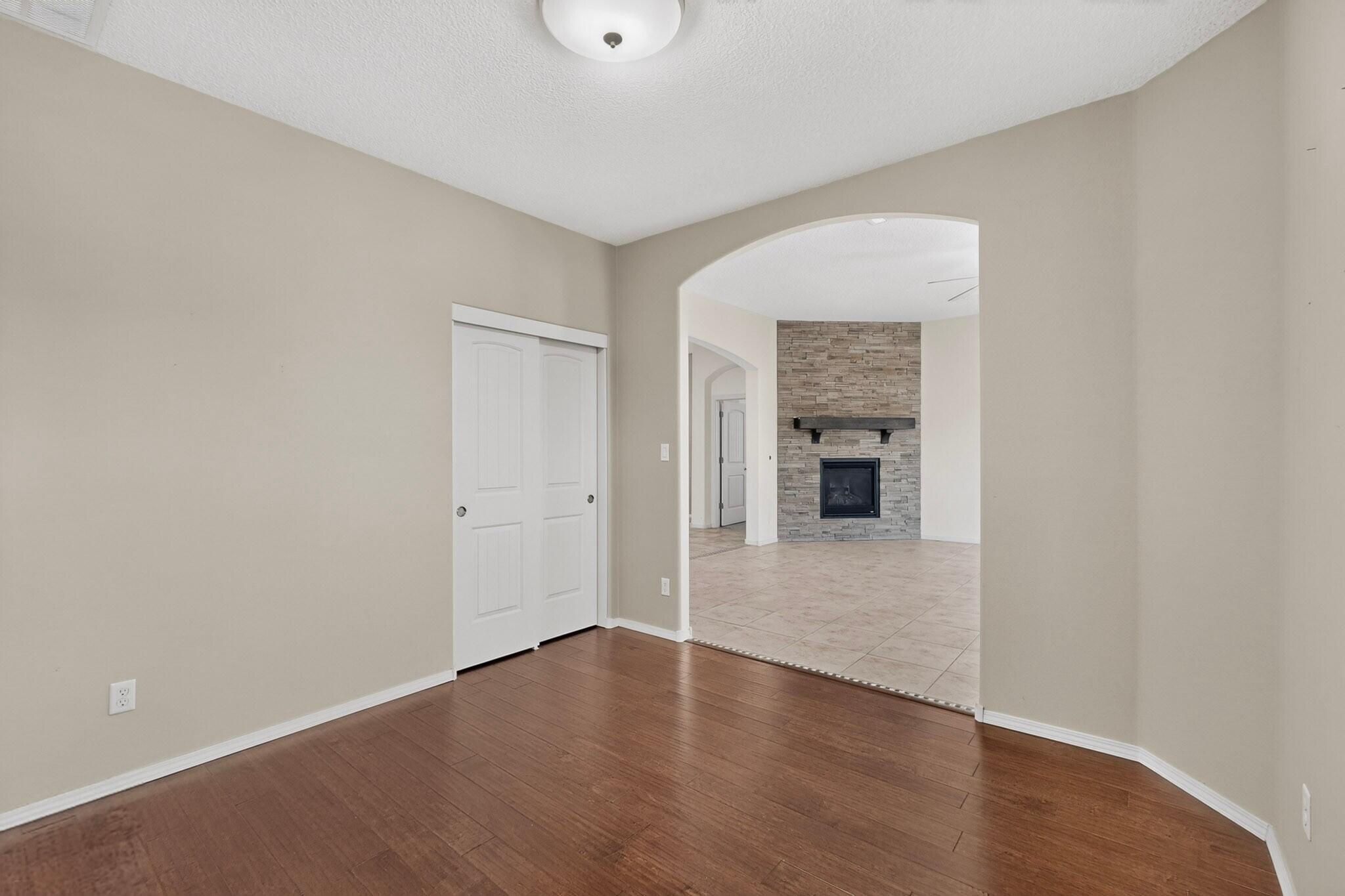 Photo 5 — 2005 Northlands Drive SE
