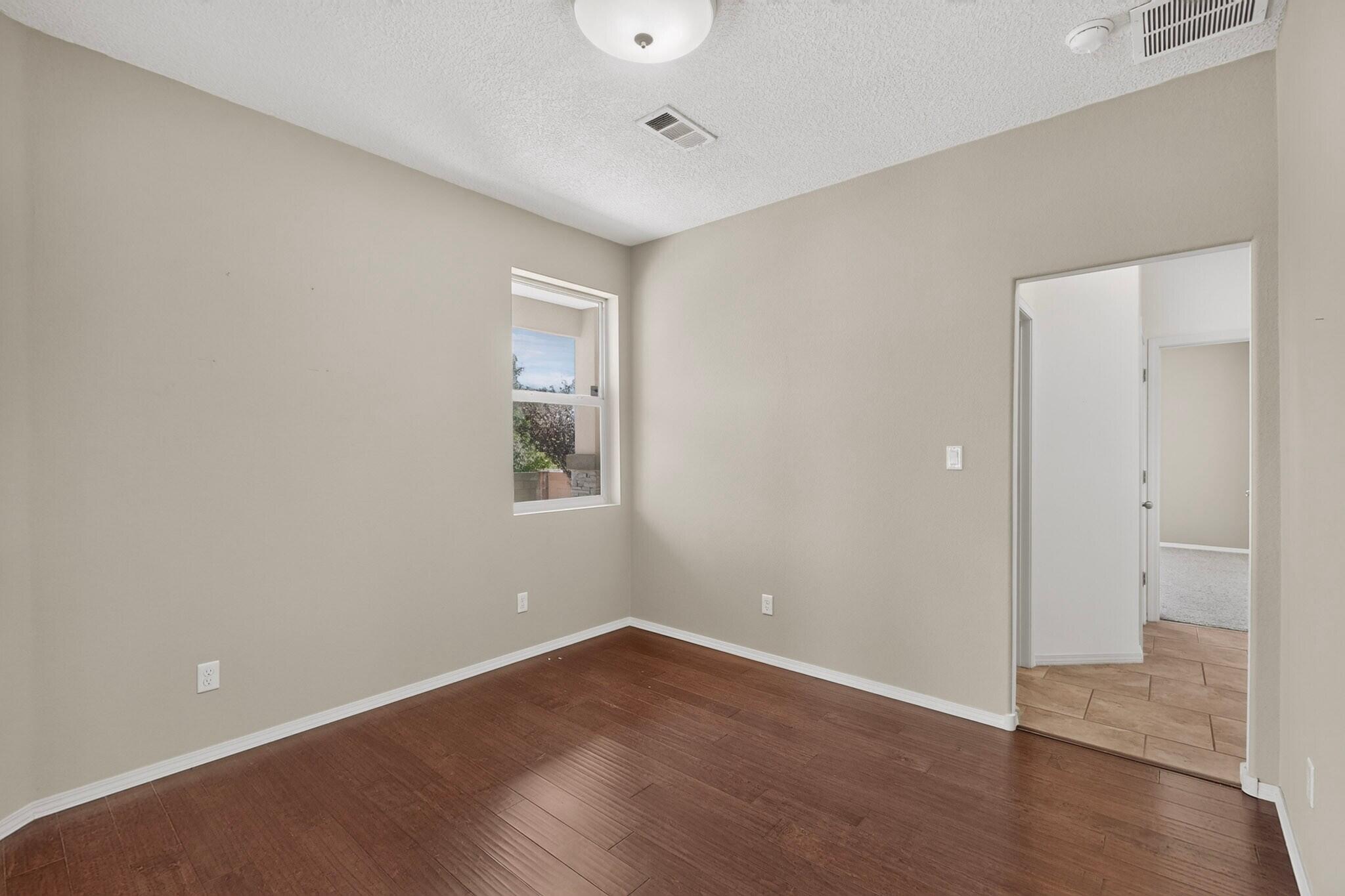 Photo 6 — 2005 Northlands Drive SE
