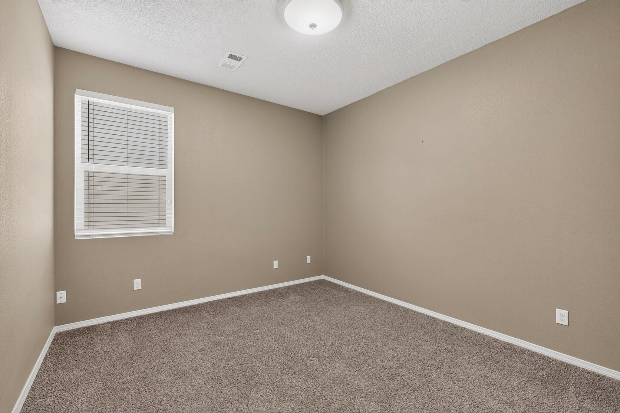 Photo 10 — 2005 Northlands Drive SE