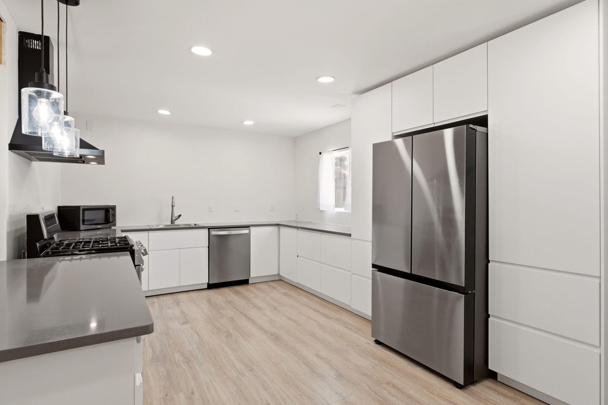 Photo 18 — 11608 Clifford Avenue NE
