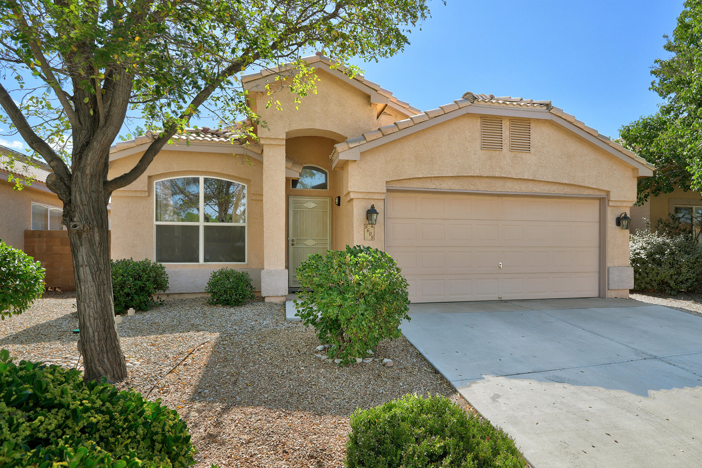 8608 Bluff Springs Drive NE, Albuquerque, NM 87113