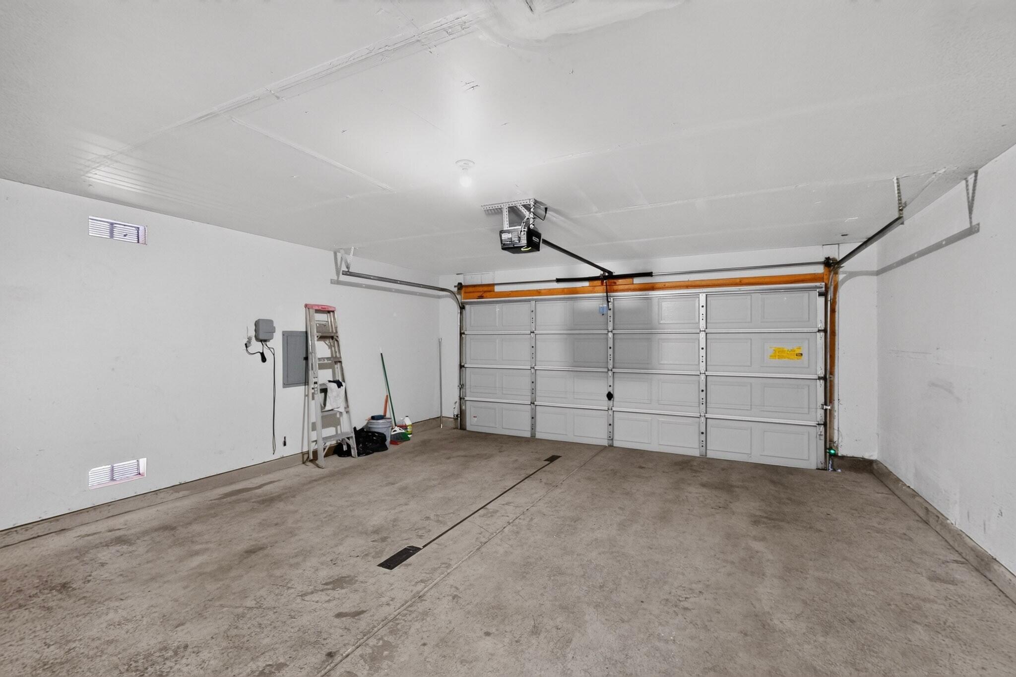 Photo 3 — 8608 Bluff Springs Drive NE