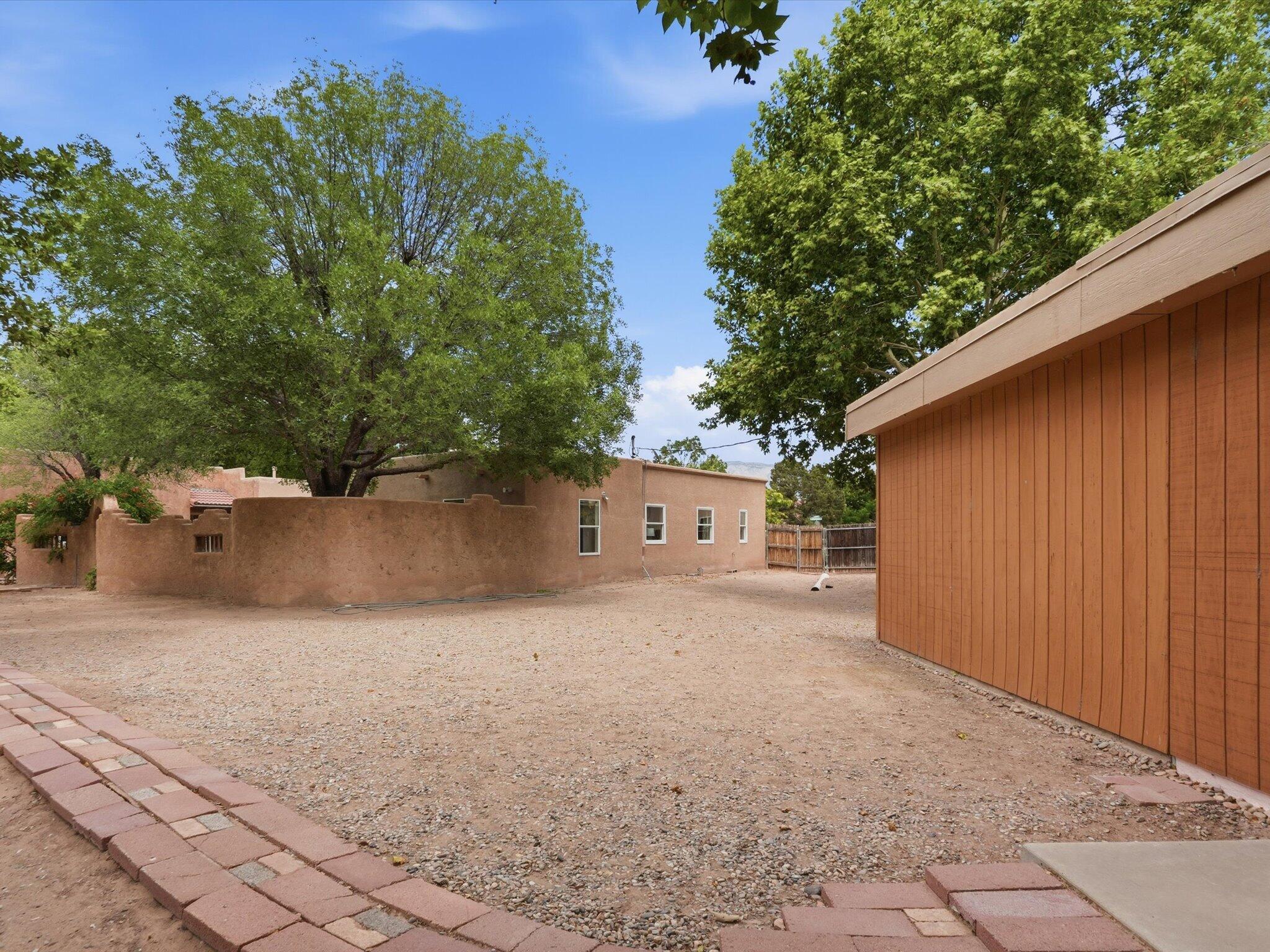 Photo 11 — 9801 Riverside Road NW