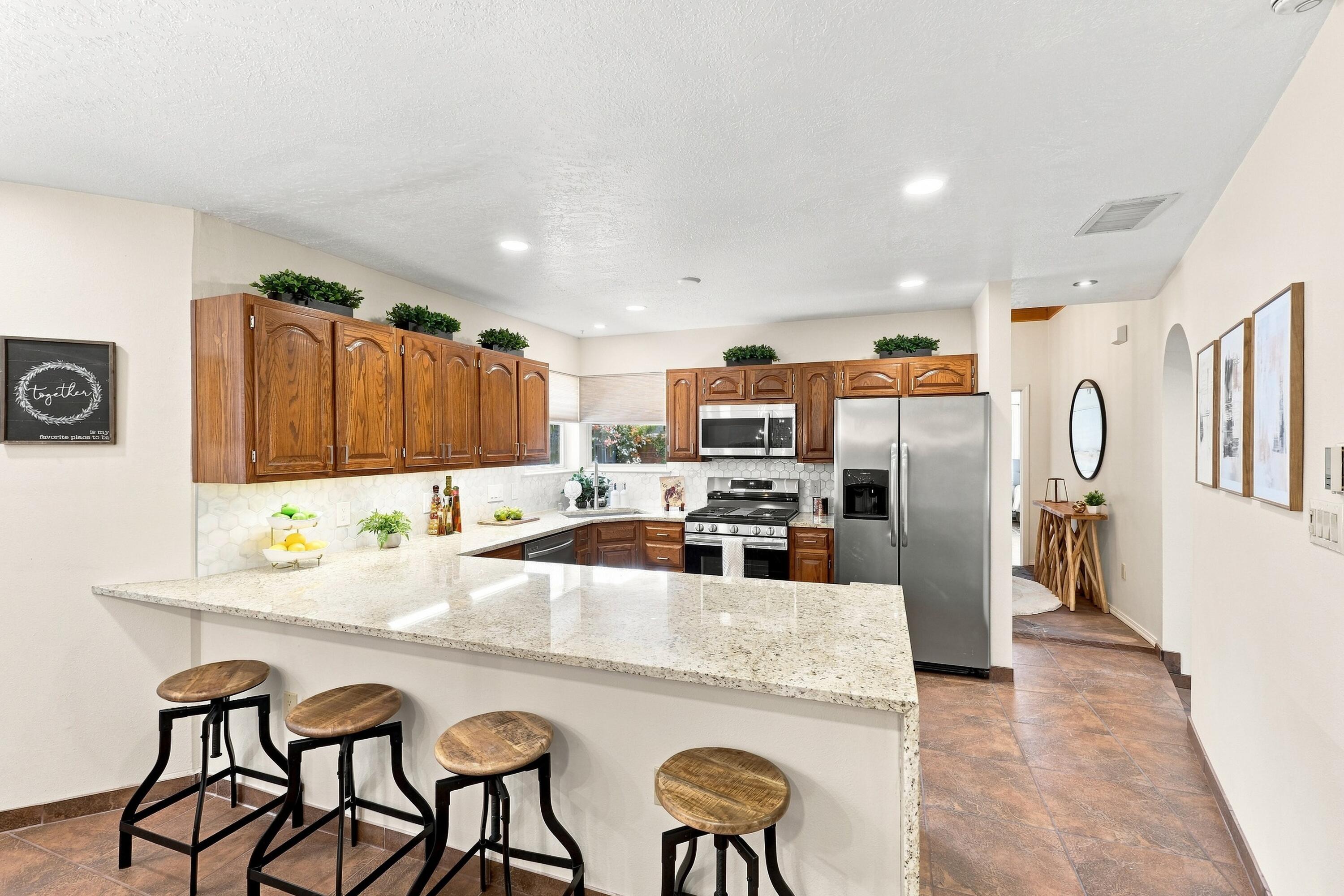 Photo 2 — 9801 Riverside Road NW
