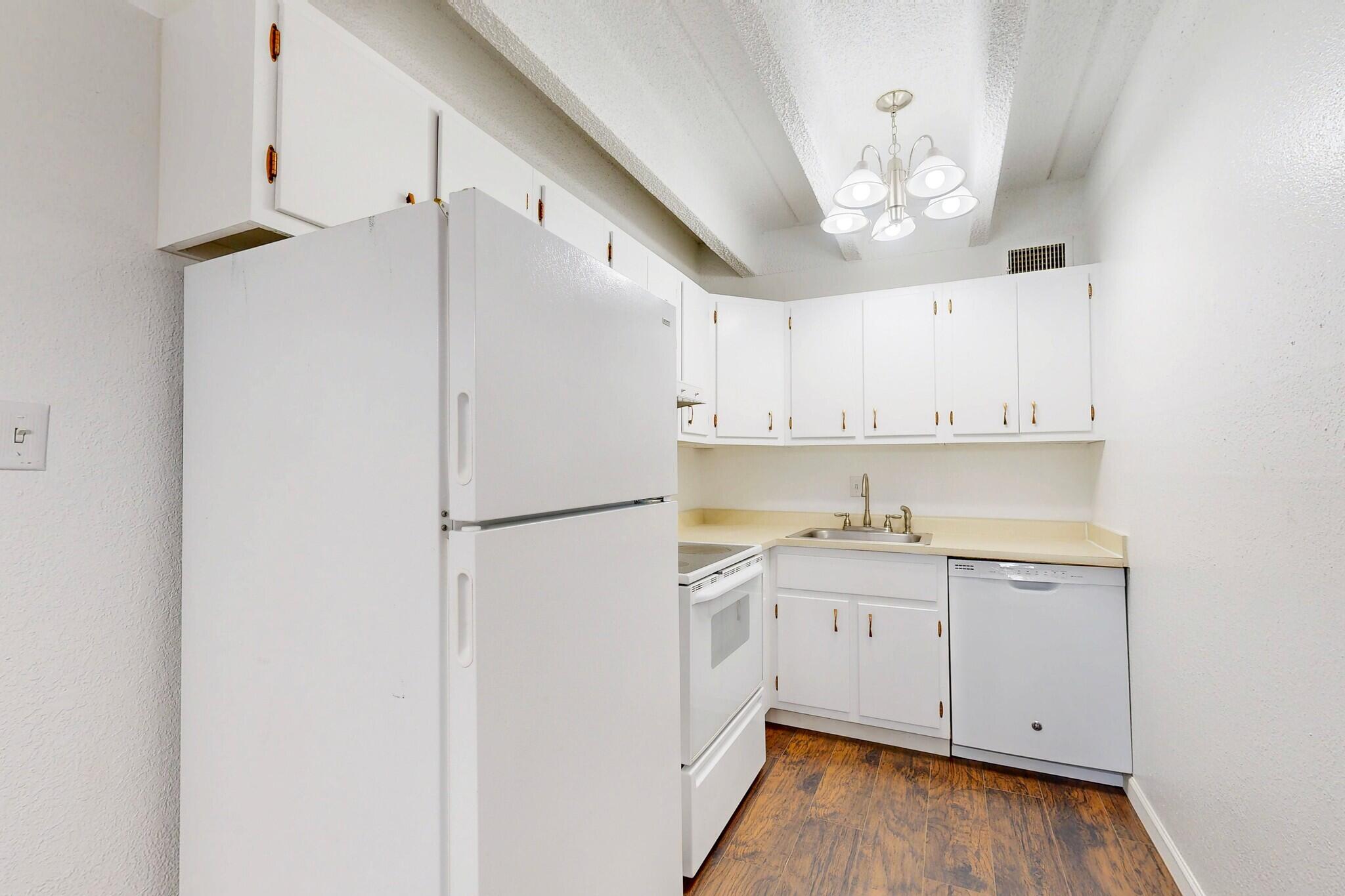 Photo 14 — 1100 Alvarado Drive SE APT 202
