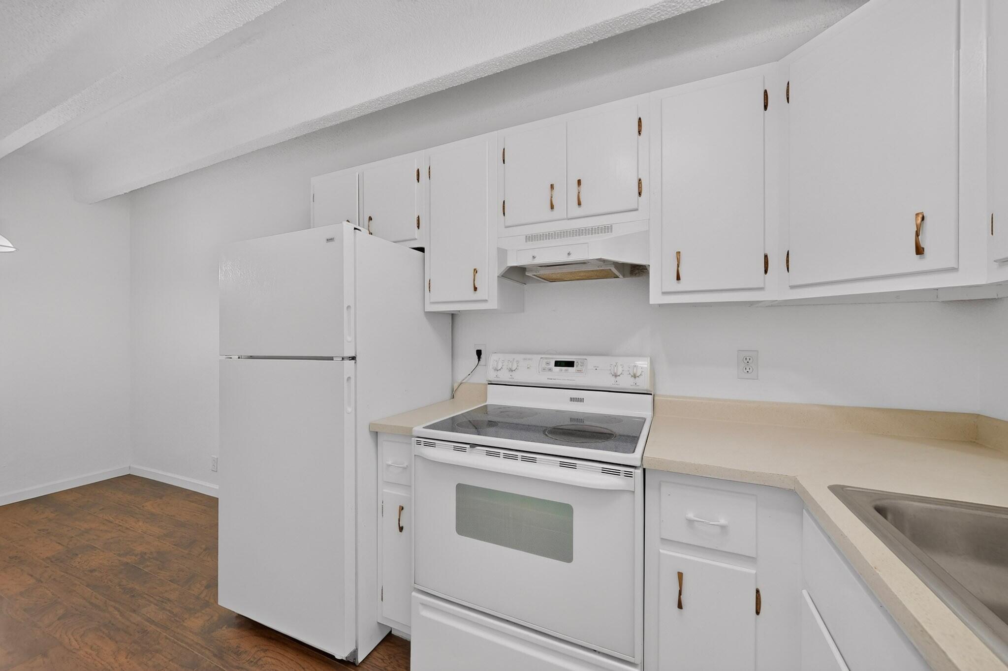 Photo 13 — 1100 Alvarado Drive SE APT 202