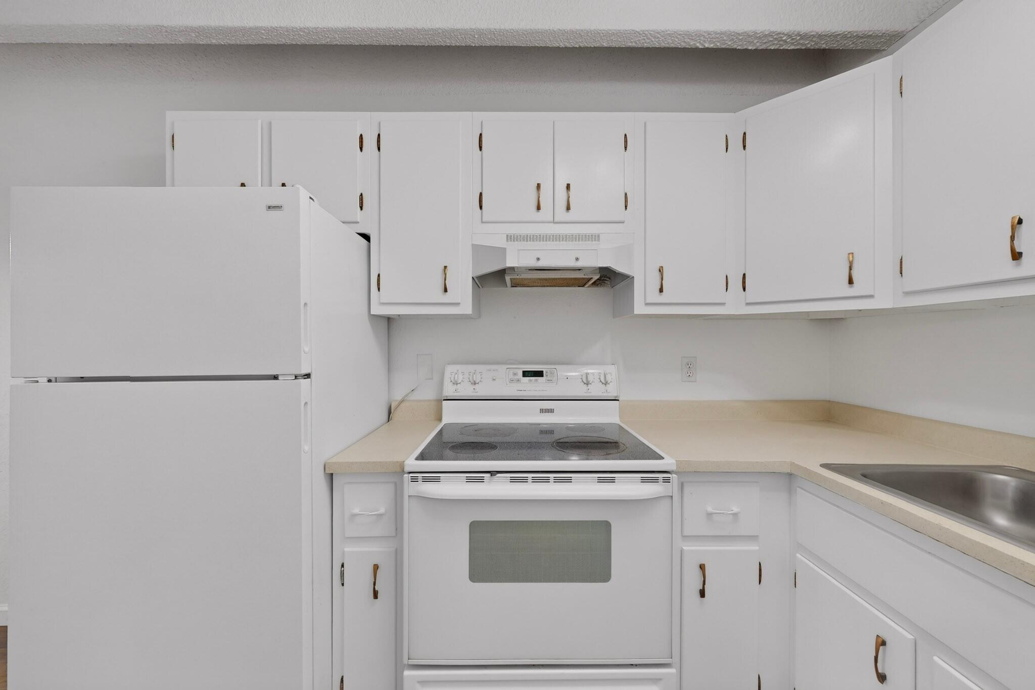 Photo 12 — 1100 Alvarado Drive SE APT 202