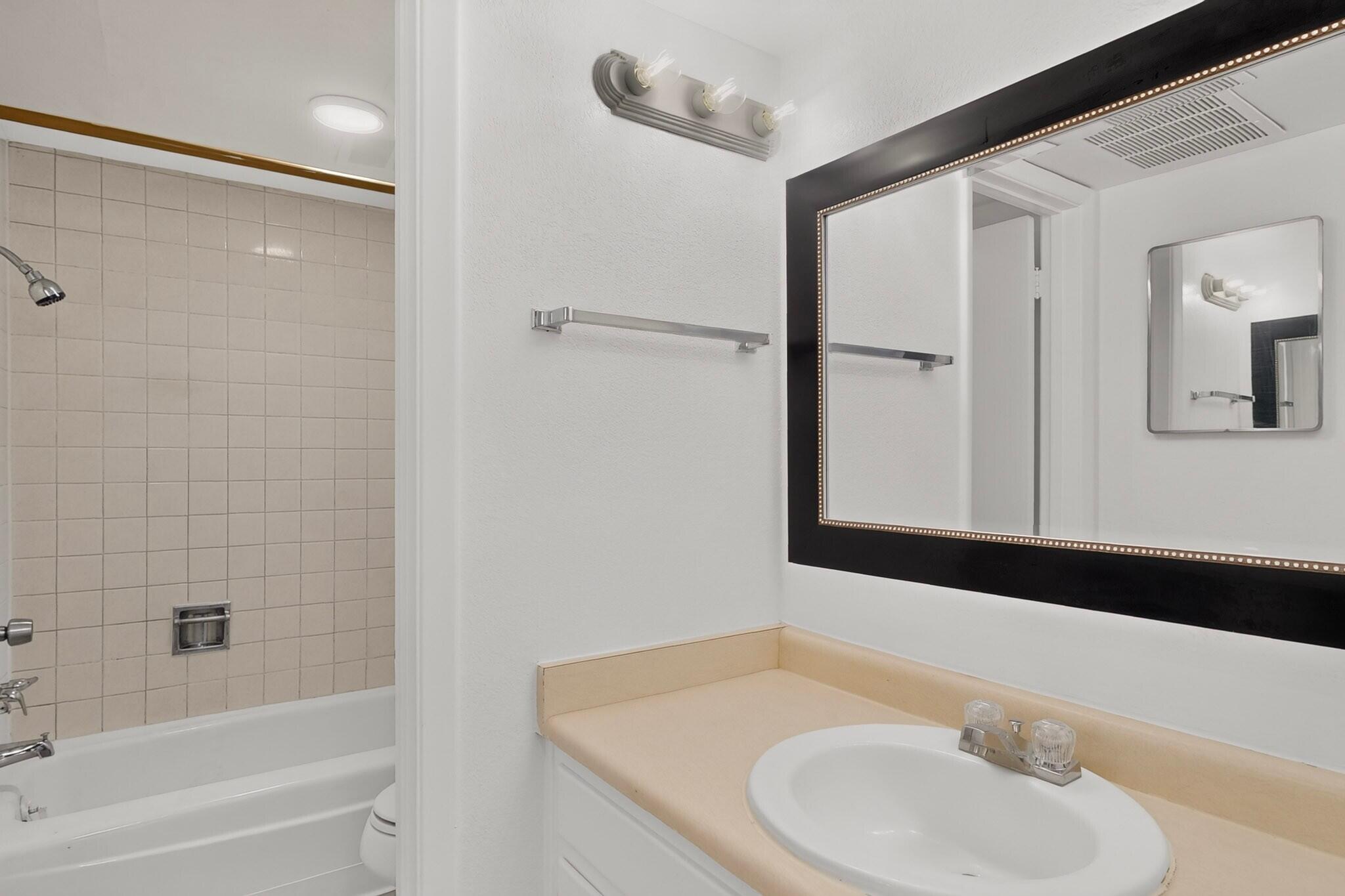 Photo 6 — 1100 Alvarado Drive SE APT 202
