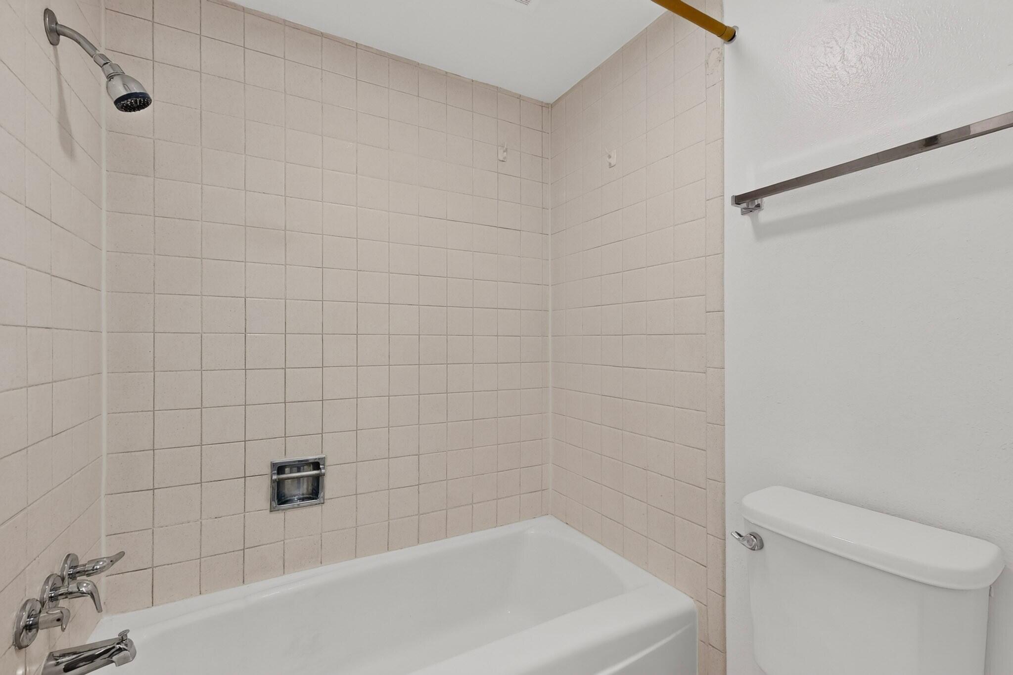 Photo 4 — 1100 Alvarado Drive SE APT 202