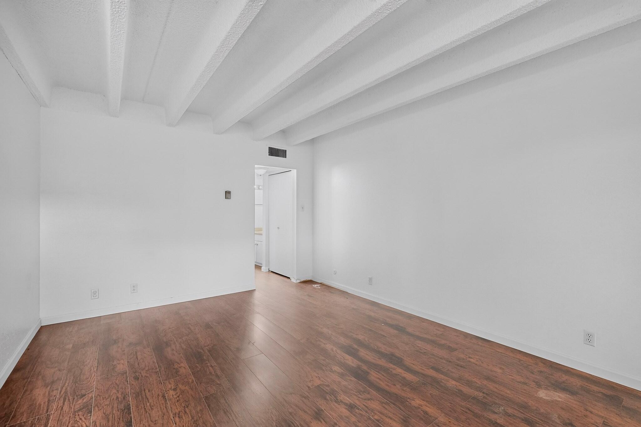 Photo 18 — 1100 Alvarado Drive SE APT 202