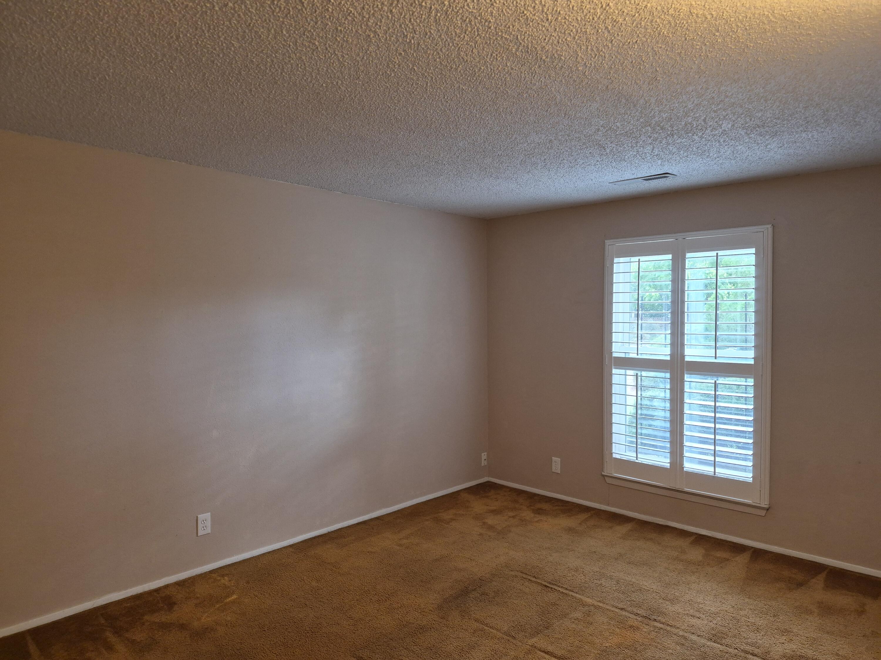 Photo 11 — 1020 Stuart Road NW