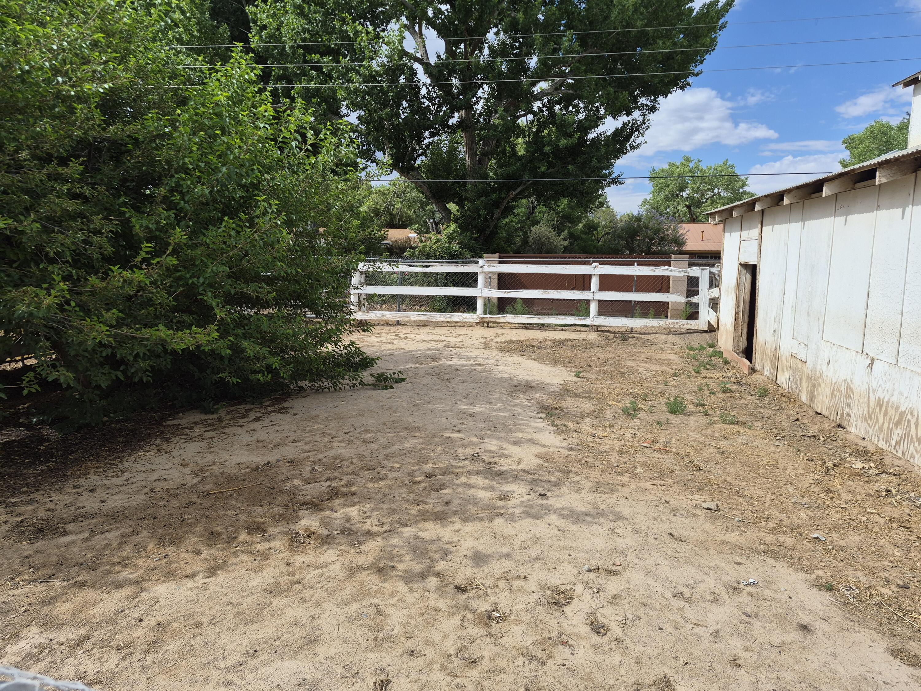 Photo 5 — 1020 Stuart Road NW