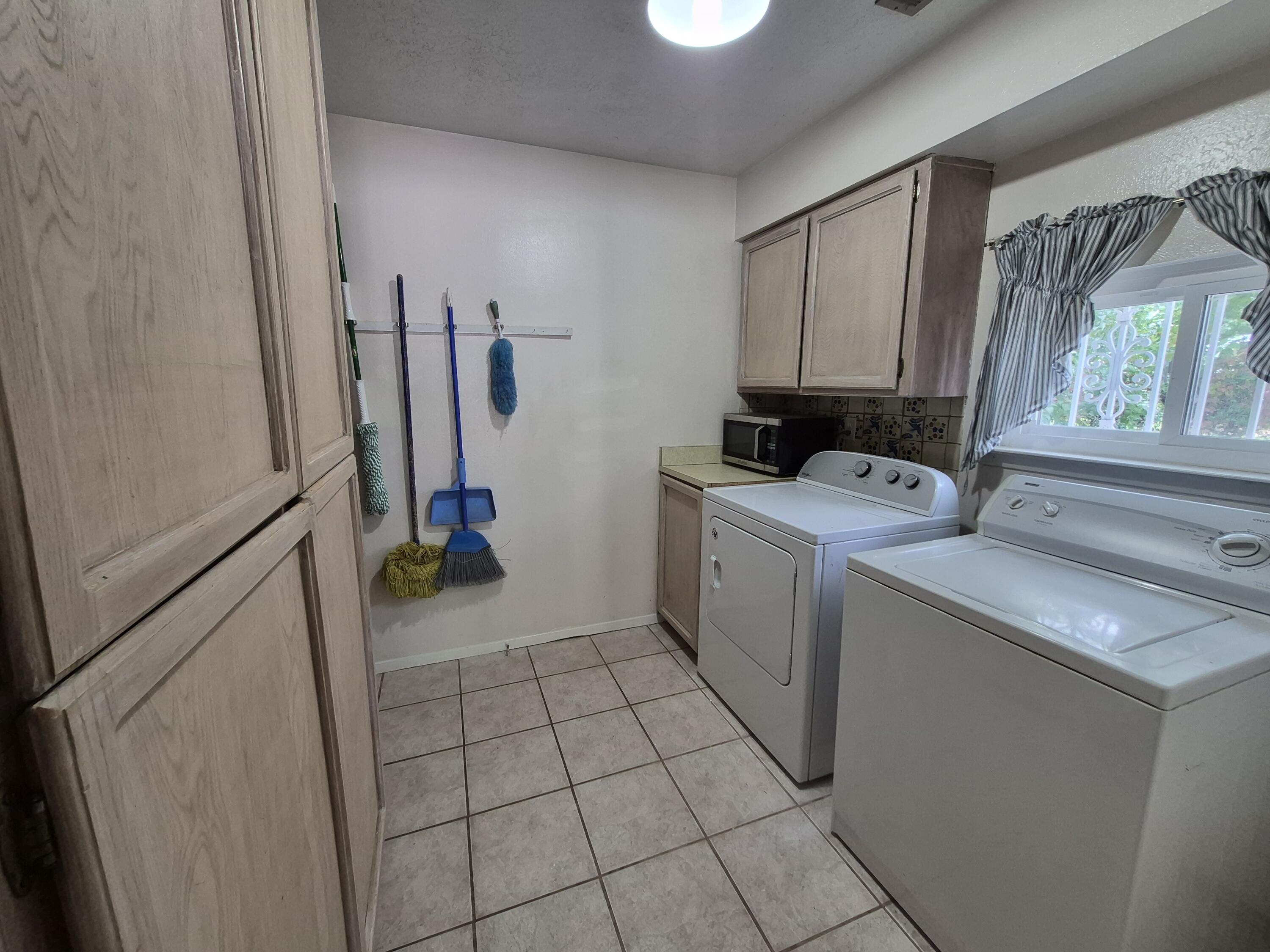 Photo 4 — 1020 Stuart Road NW