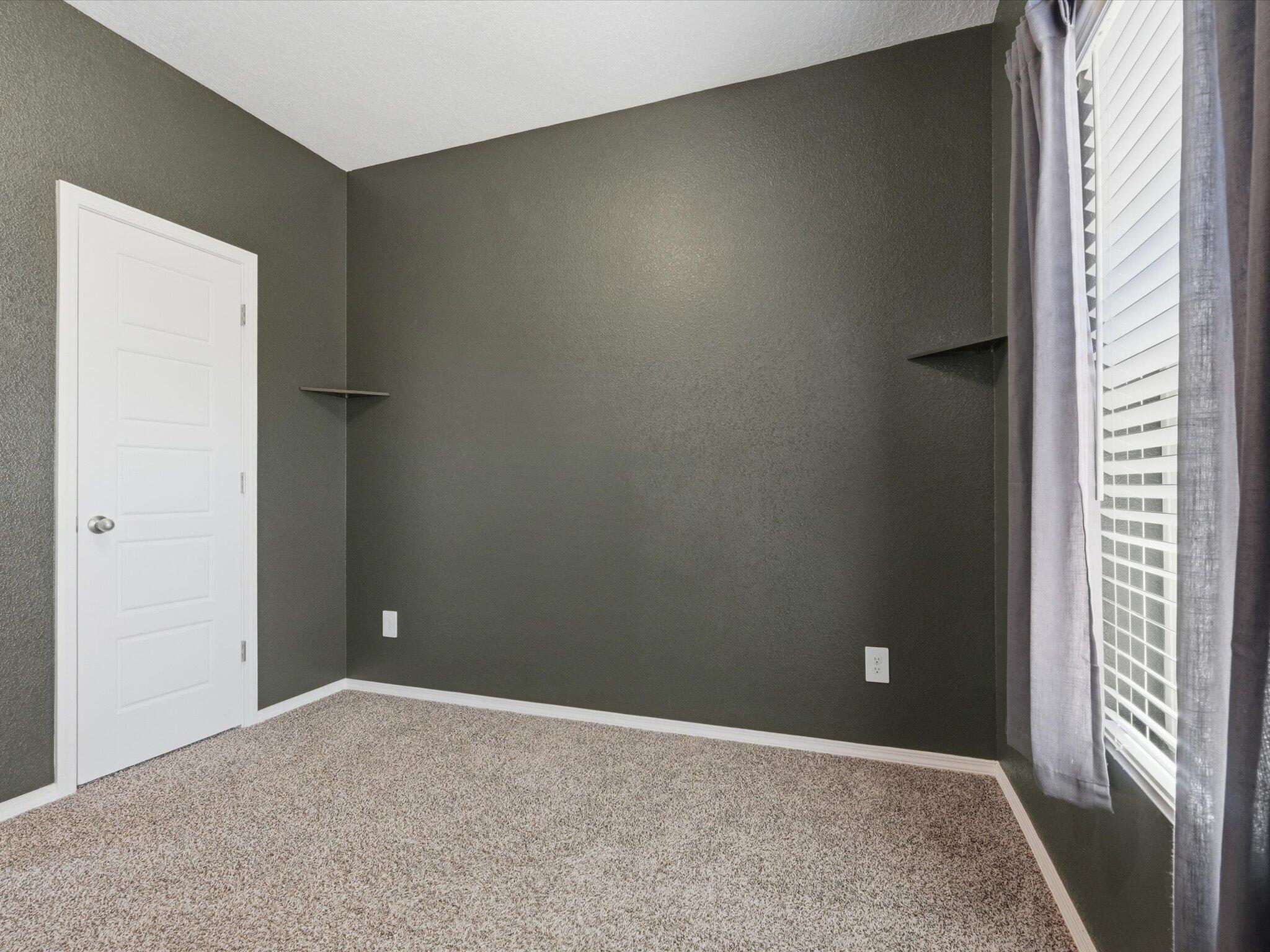 Photo 17 — 3179 Kunzita Street SE