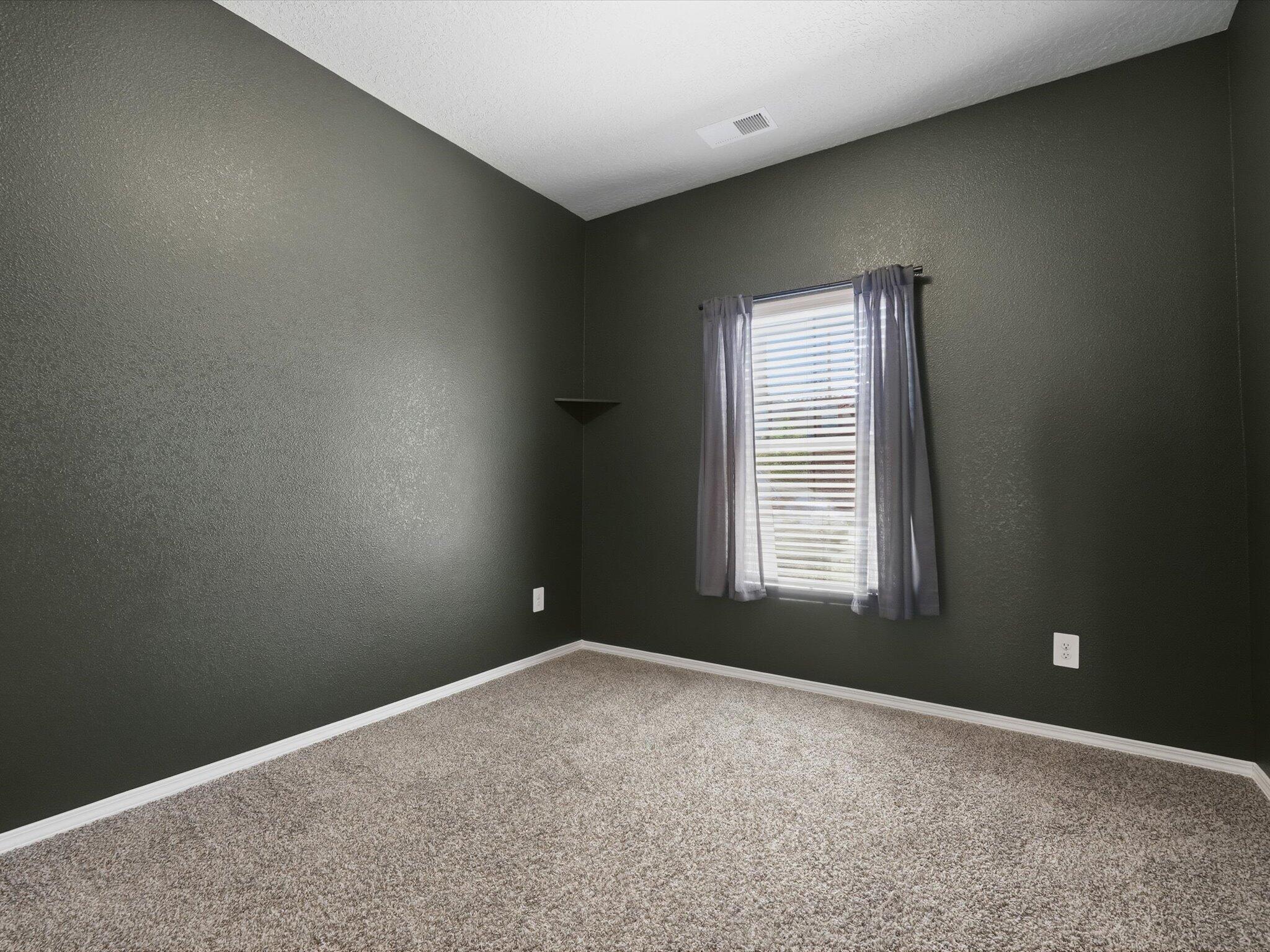 Photo 18 — 3179 Kunzita Street SE