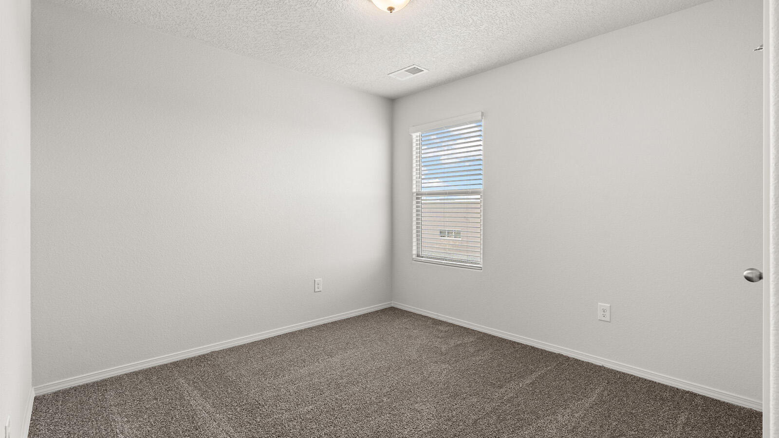 Photo 14 — 6018 Gilpin Drive SE