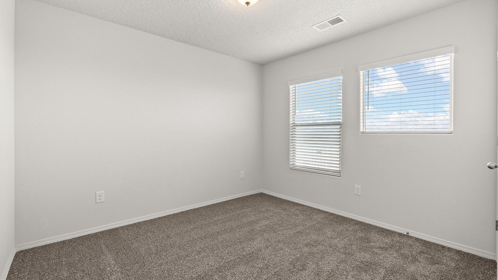 Photo 12 — 6018 Gilpin Drive SE