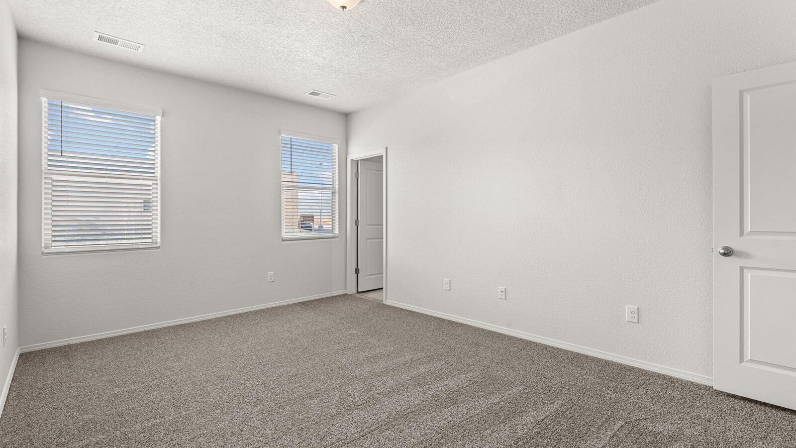 Photo 4 — 6018 Gilpin Drive SE
