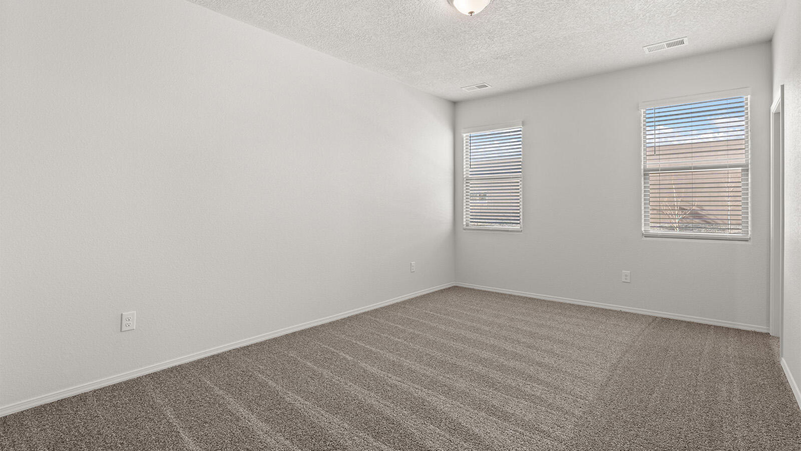 Photo 3 — 6018 Gilpin Drive SE
