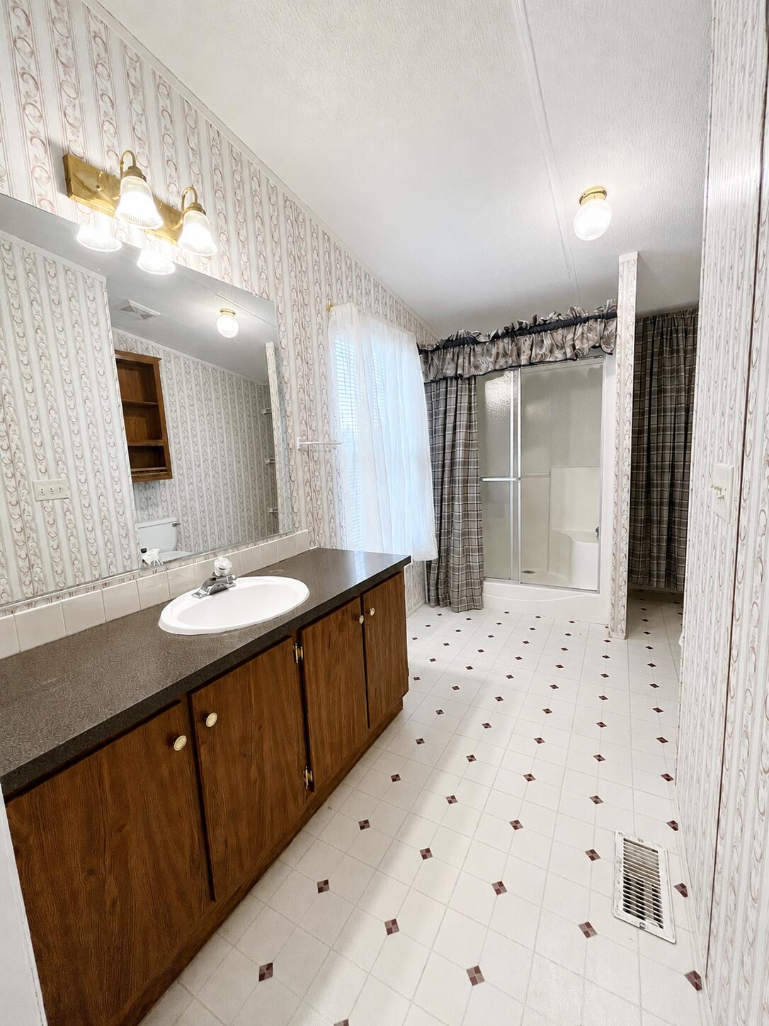 Photo 18 — 309 10th Avenue SW