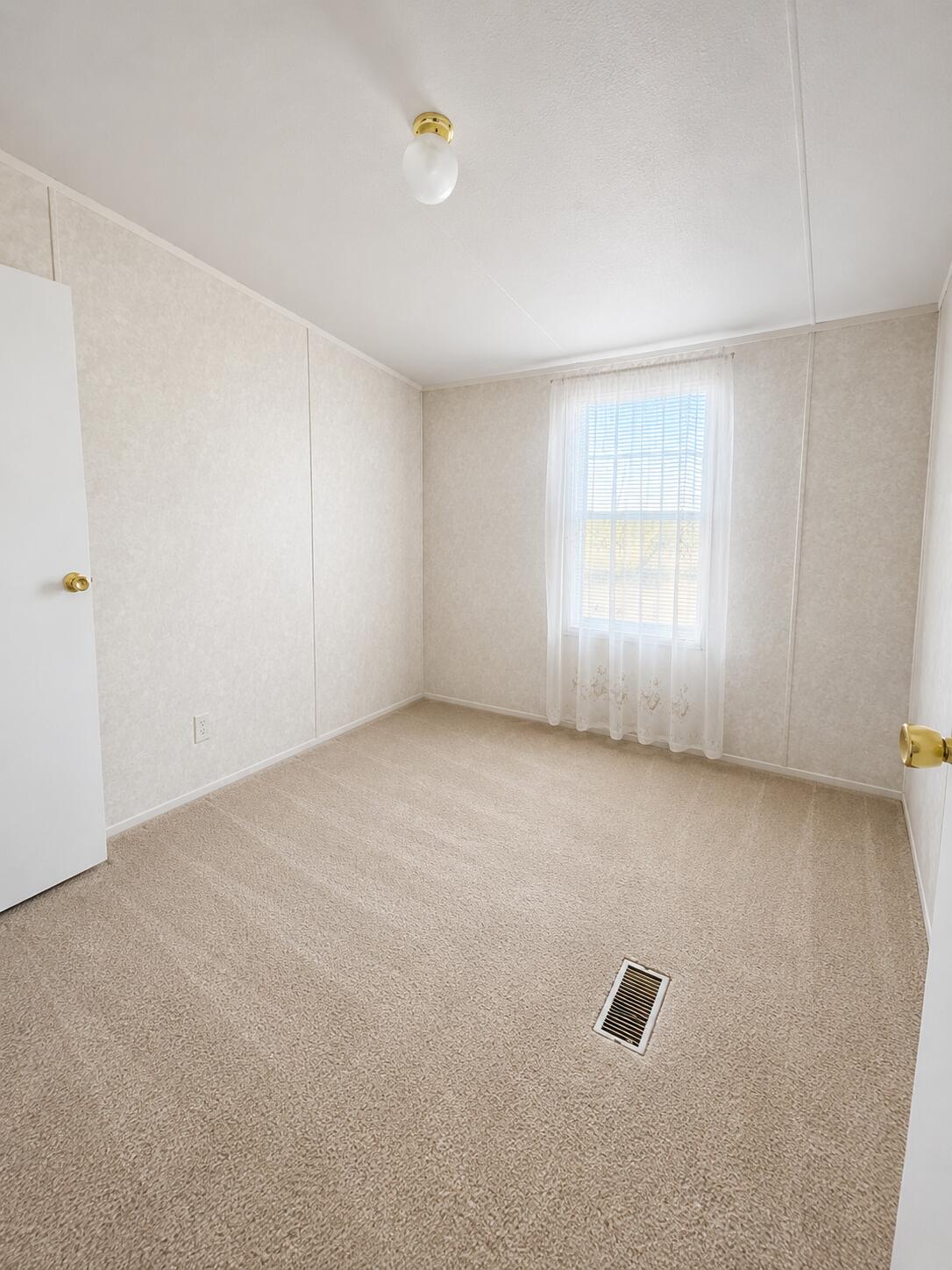 Photo 12 — 309 10th Avenue SW
