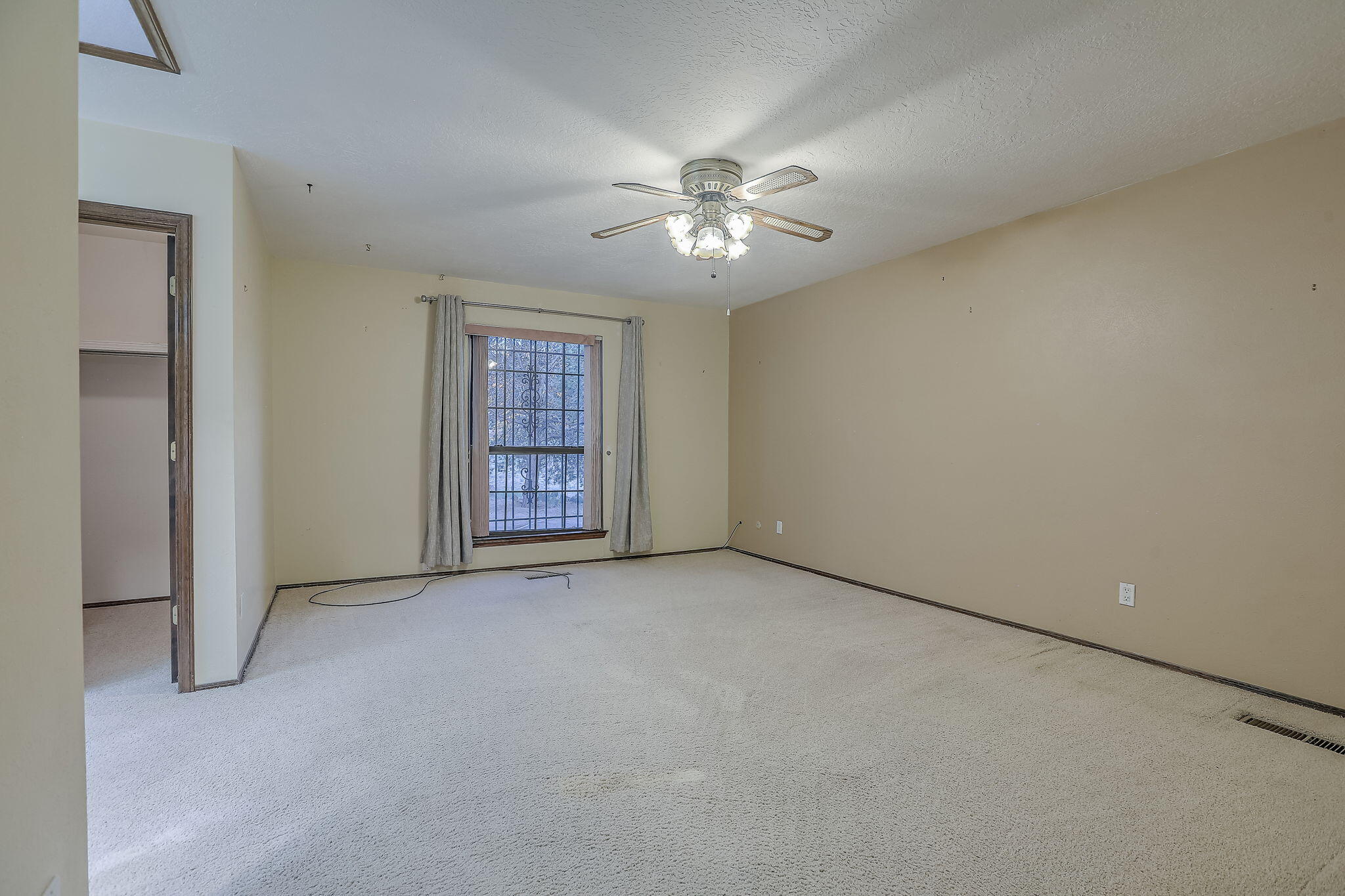 Photo 19 — 1131 Marigold Drive NE