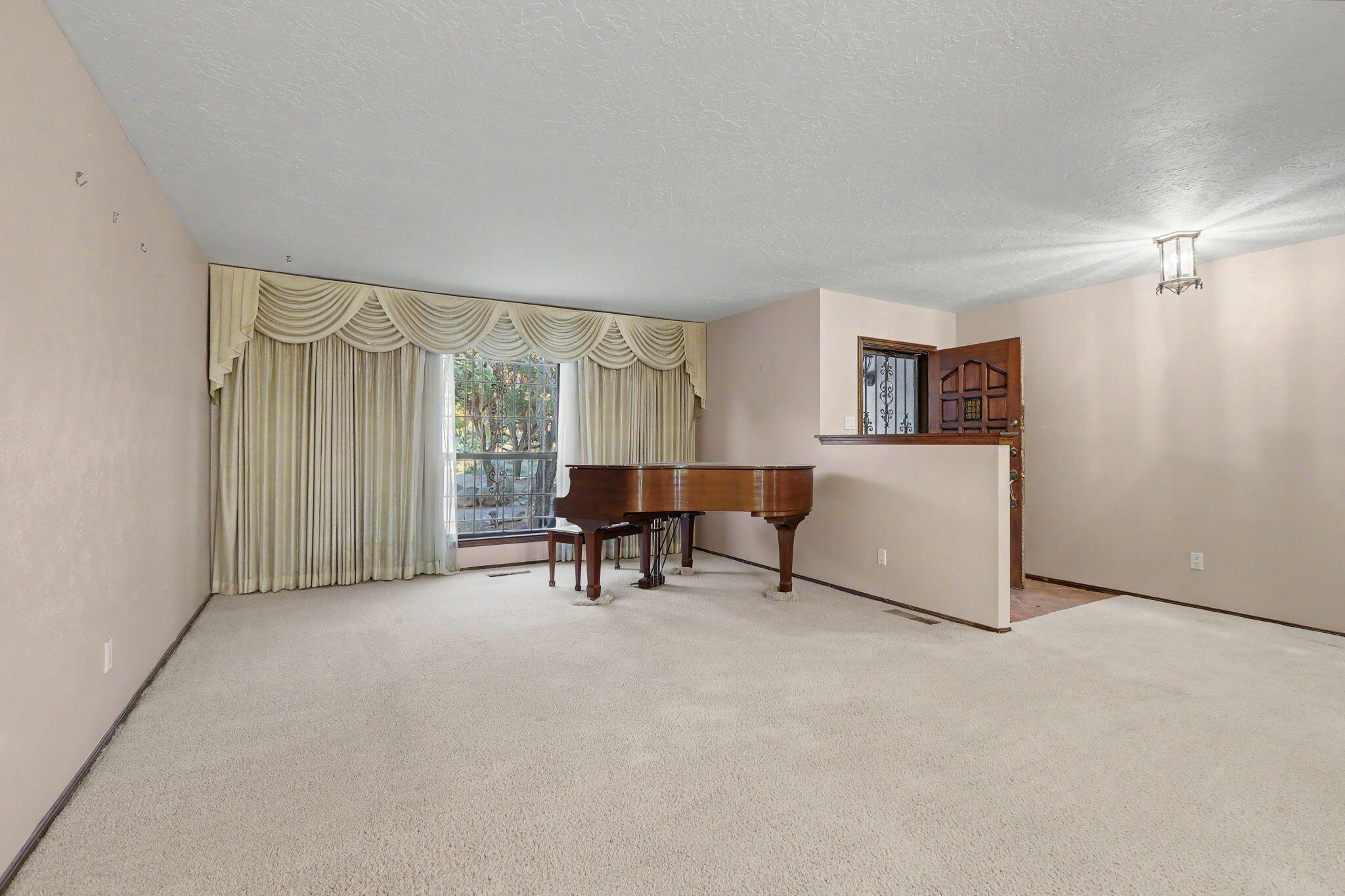 Photo 4 — 1131 Marigold Drive NE