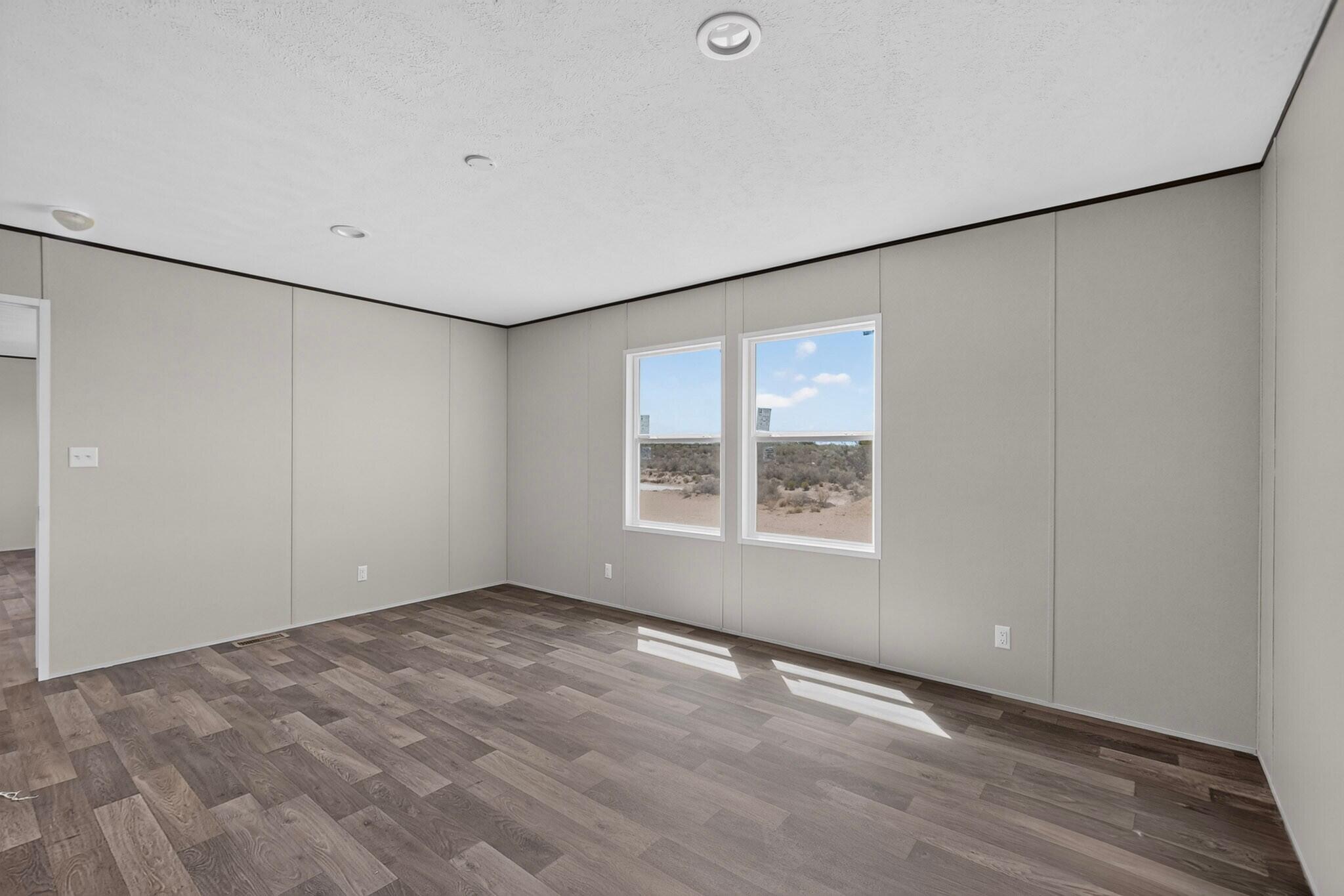 Photo 4 — 533 Hill Road NE